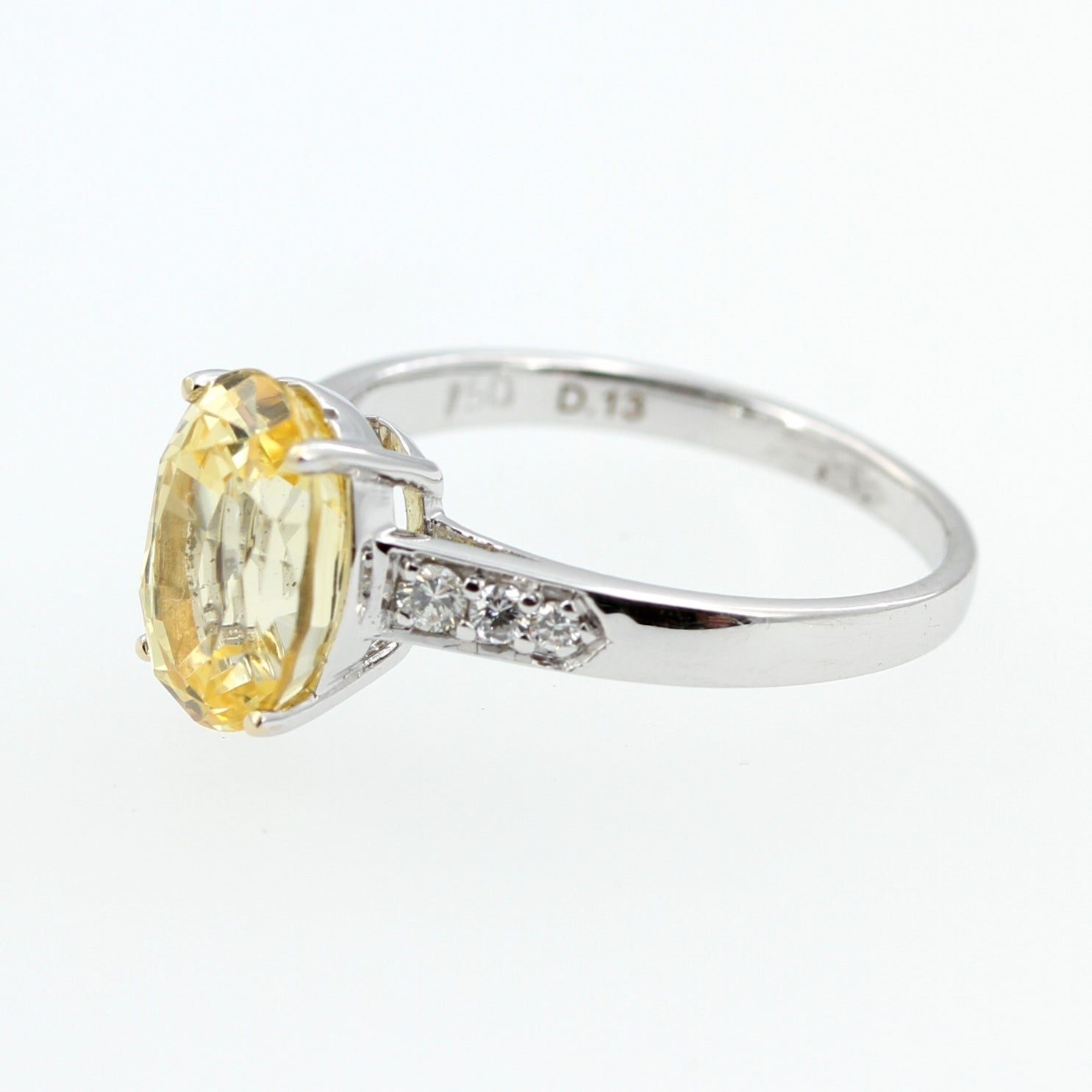 Ring »Saphir Yellow« ca.3.68ct in 18ct. Weißgold gefasst mit 0,11ct. Diamantbesatz, IGI-Zert., RG 53 - LUXUHRIA