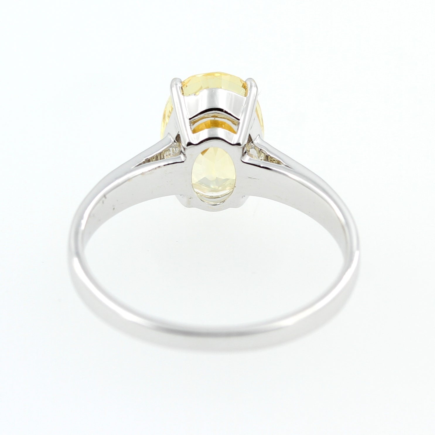 Ring »Saphir Yellow« ca.3.68ct in 18ct. Weißgold gefasst mit 0,11ct. Diamantbesatz, IGI-Zert., RG 53 - LUXUHRIA