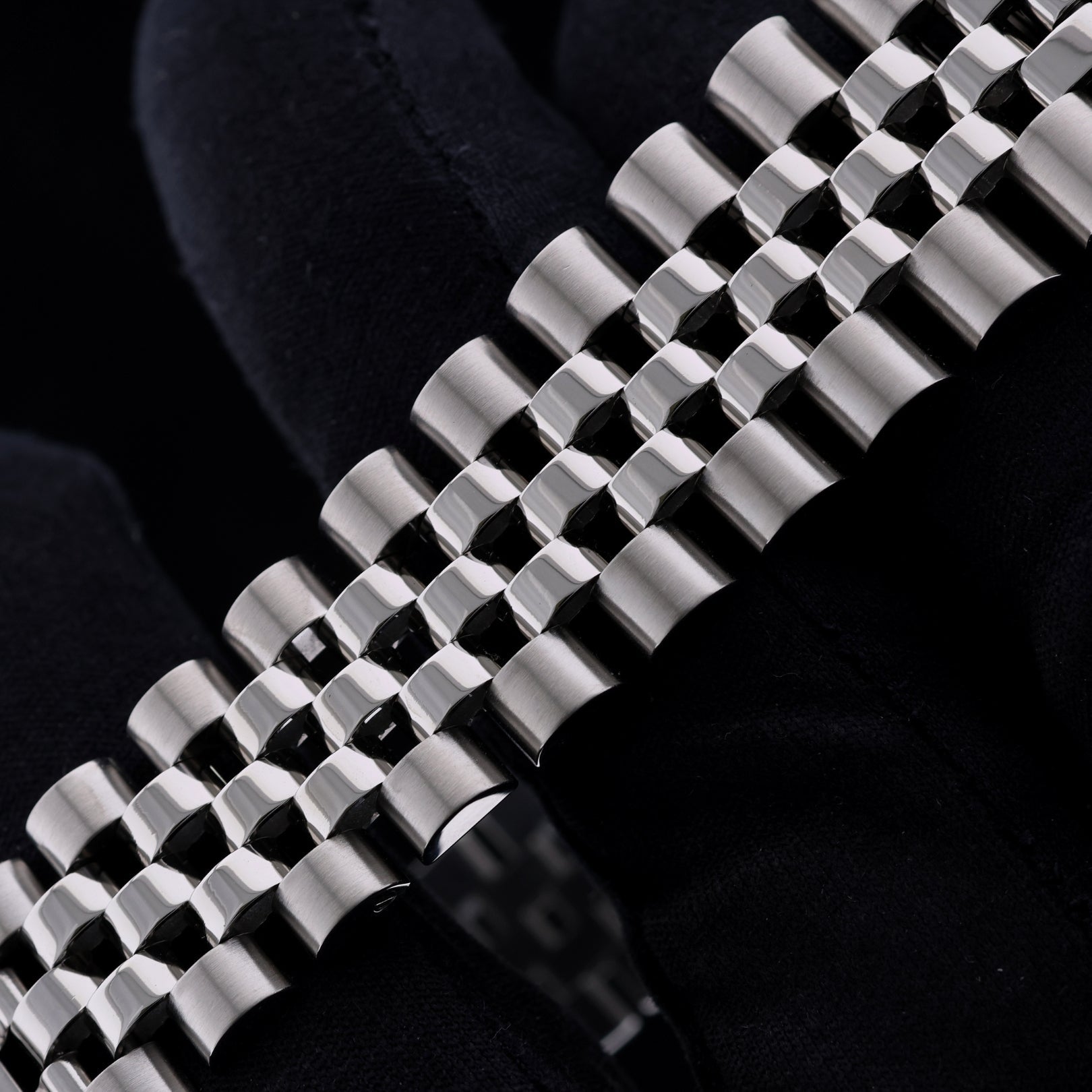 Rolex Datejust 36, Black Jubilee Dial, Jubilee Armband, LC100, Ref. 16030, 12-1987, B+P - LUXUHRIA