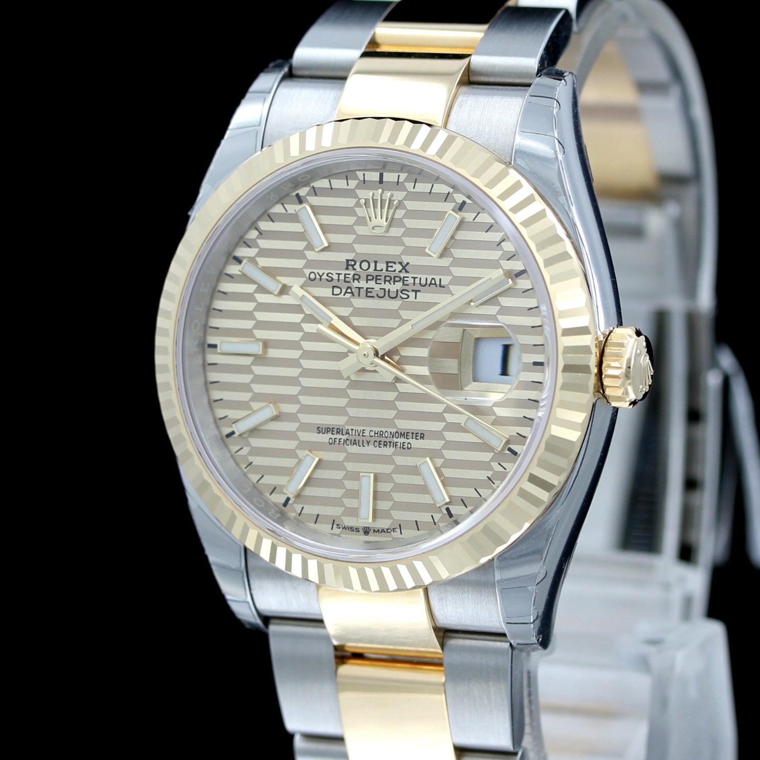 Rolex Datejust 36, Rolesor Gold, golden Riffelmuster, Ref. 126233, 2023, foliert, B+P - LUXUHRIA