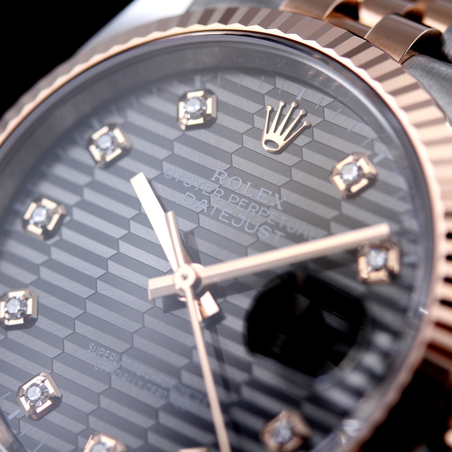 Rolex Datejust 36, Rolesor - Gold/Stahl mit Brillanten, Fluted Dial, Ref. 126231, 2023, B+P - LUXUHRIA