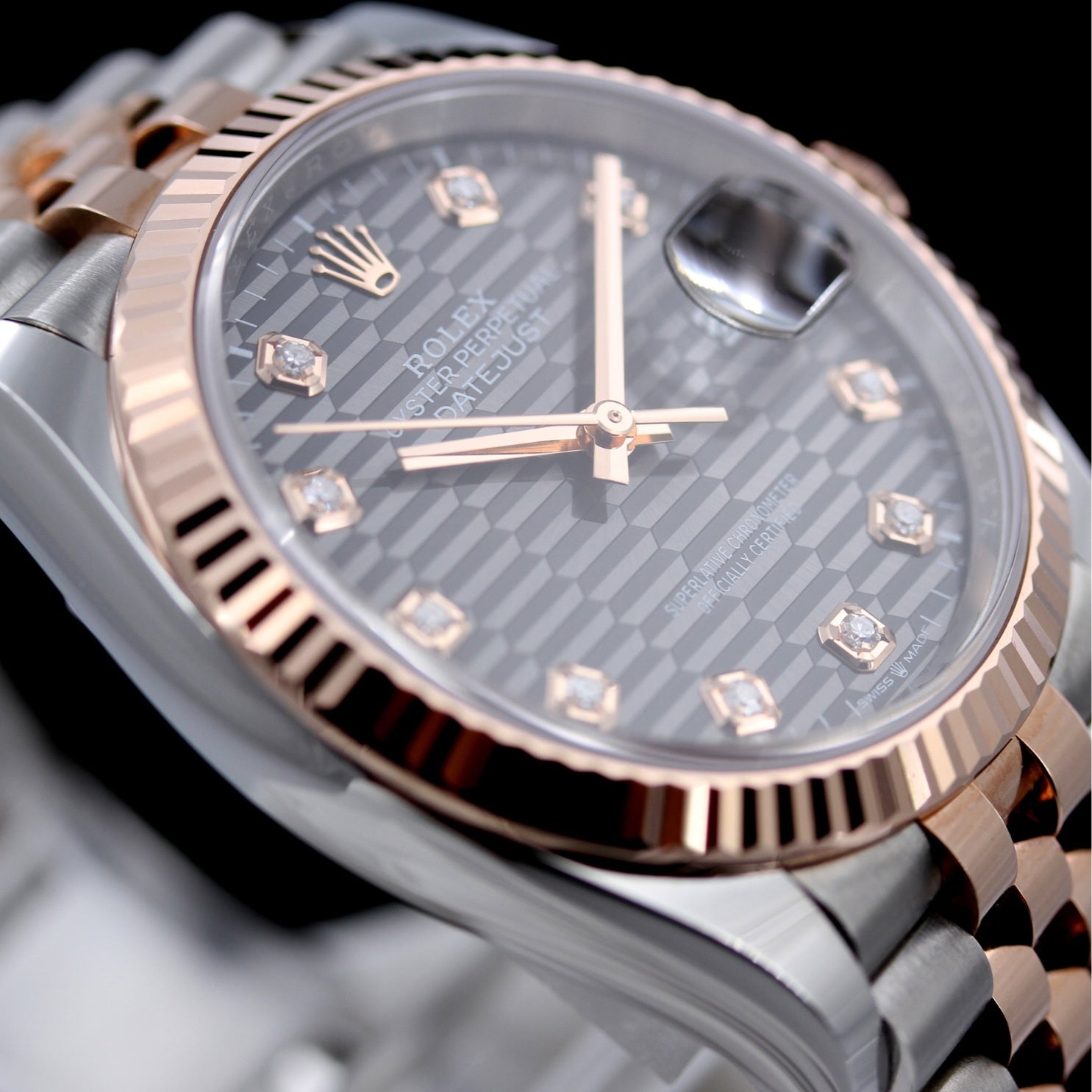 Rolex Datejust 36, Rolesor - Gold/Stahl mit Brillanten, Fluted Dial, Ref. 126231, 2023, B+P - LUXUHRIA