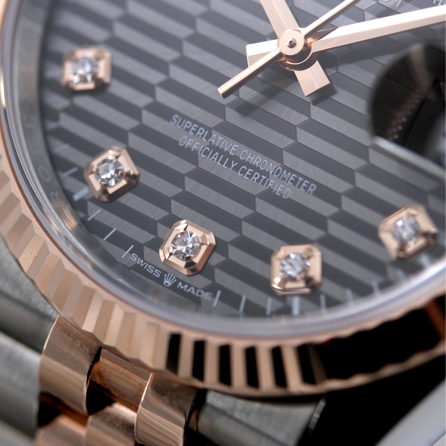 Rolex Datejust 36, Rolesor - Gold/Stahl mit Brillanten, Fluted Dial, Ref. 126231, 2023, B+P - LUXUHRIA