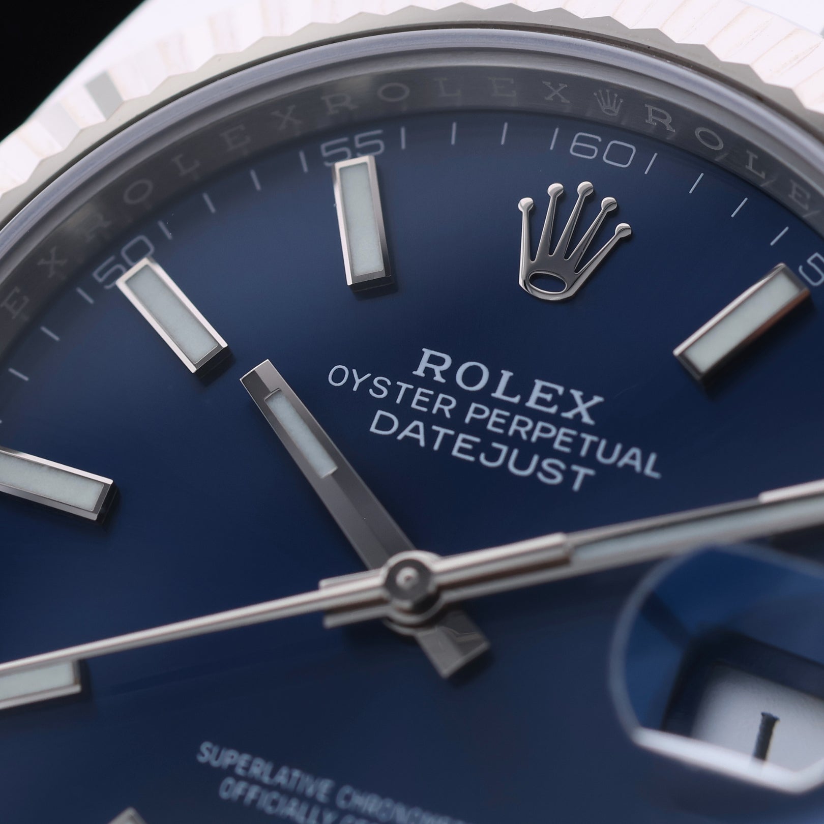 Rolex Datejust 41, blaues Zifferblatt, weissgold Lünette, 2022, Ref. 126334, B+P - LUXUHRIA