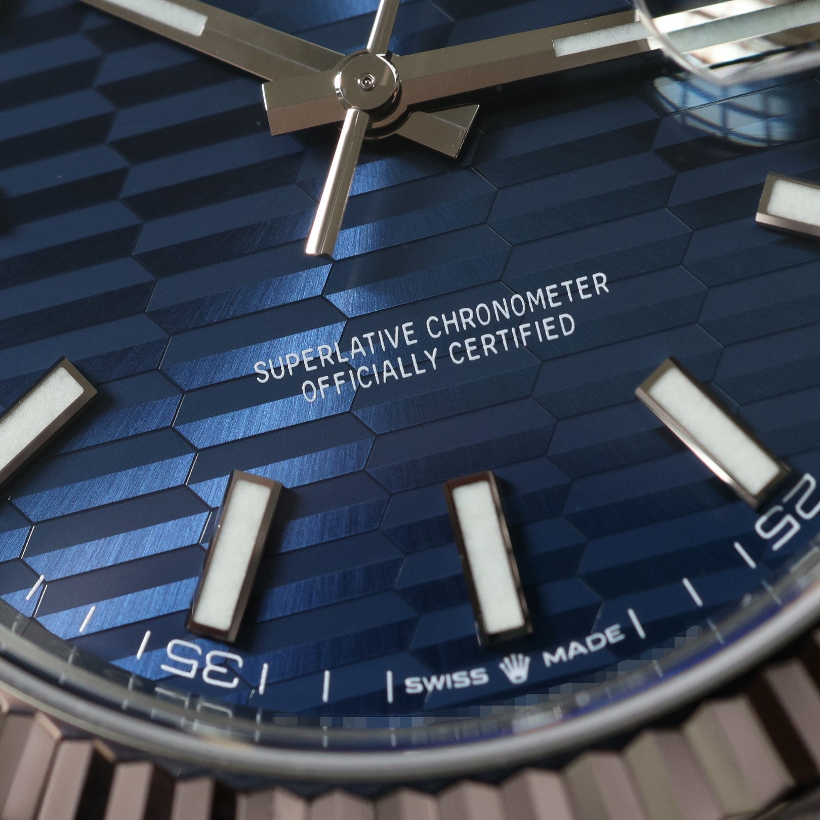 Rolex Datejust 41, Blue Motif, Jubilee, Riffelmuster, Ref. 126334, 2023, B+P - LUXUHRIA