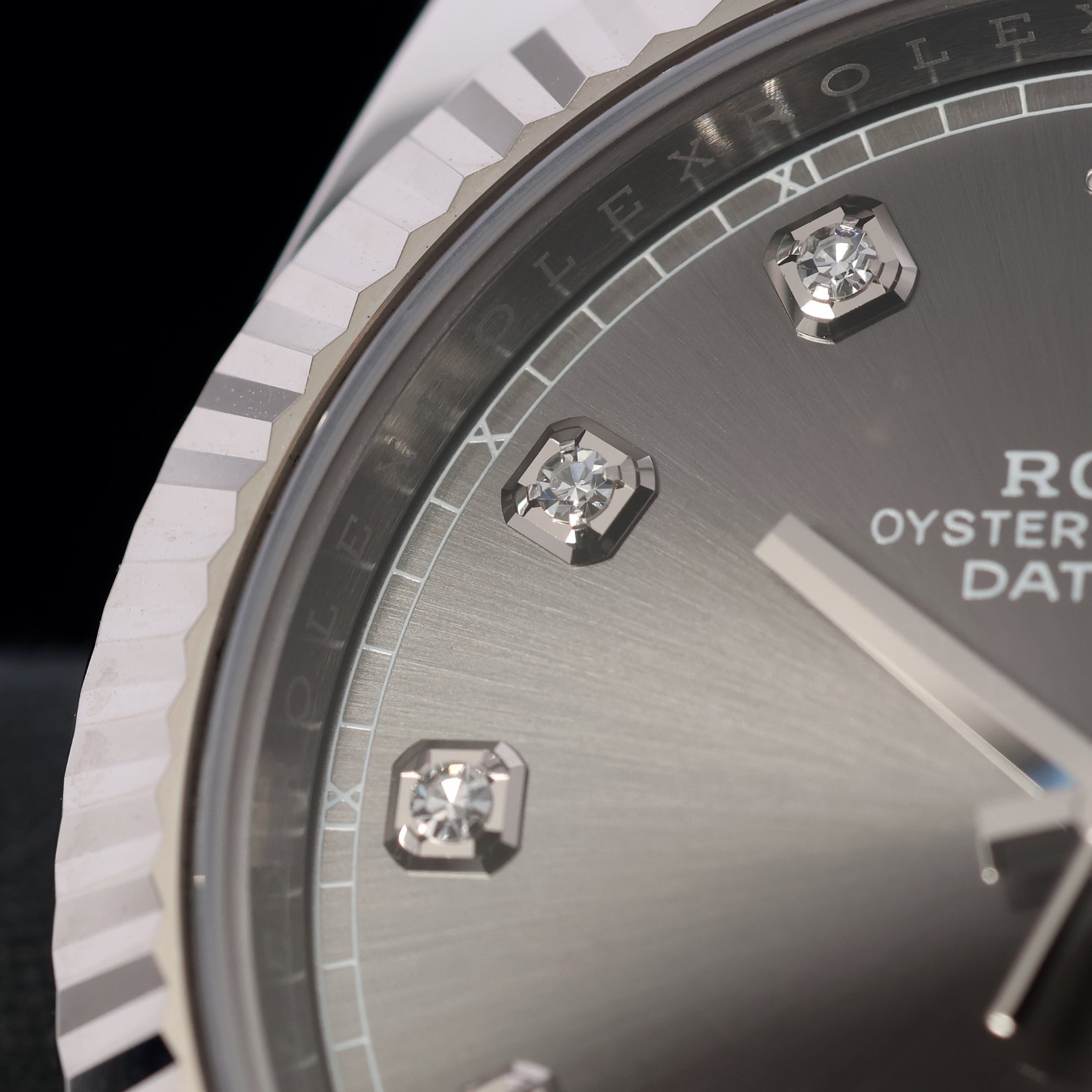 Rolex Datejust 41, Rhodium Brillant, Grau, Brillantbesetzt, Ref. 126334, B+P - LUXUHRIA