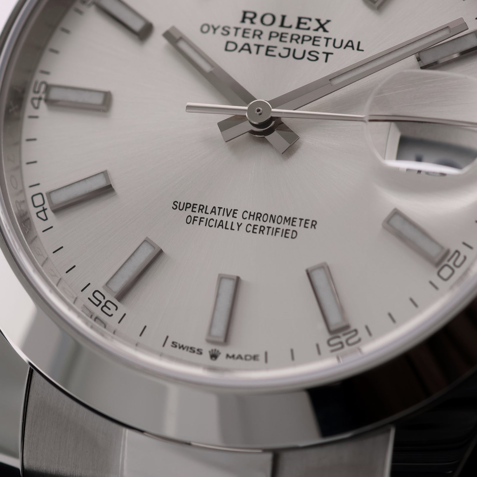 Rolex Datejust 41, Silver Dial, Oyster, Ref. 126300, 12 - 2024, B+P - LUXUHRIA