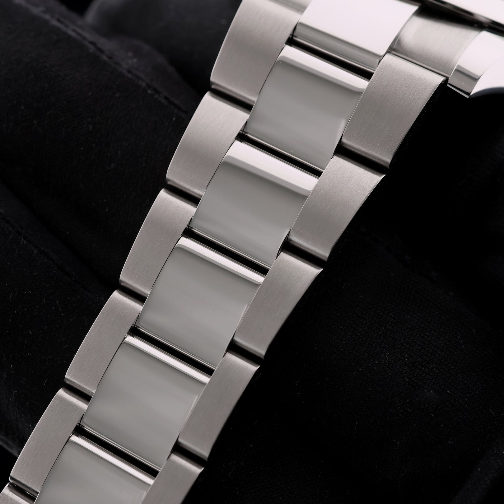 Rolex Datejust 41, Silver Dial, Oyster, Ref. 126300, 12 - 2024, B+P - LUXUHRIA