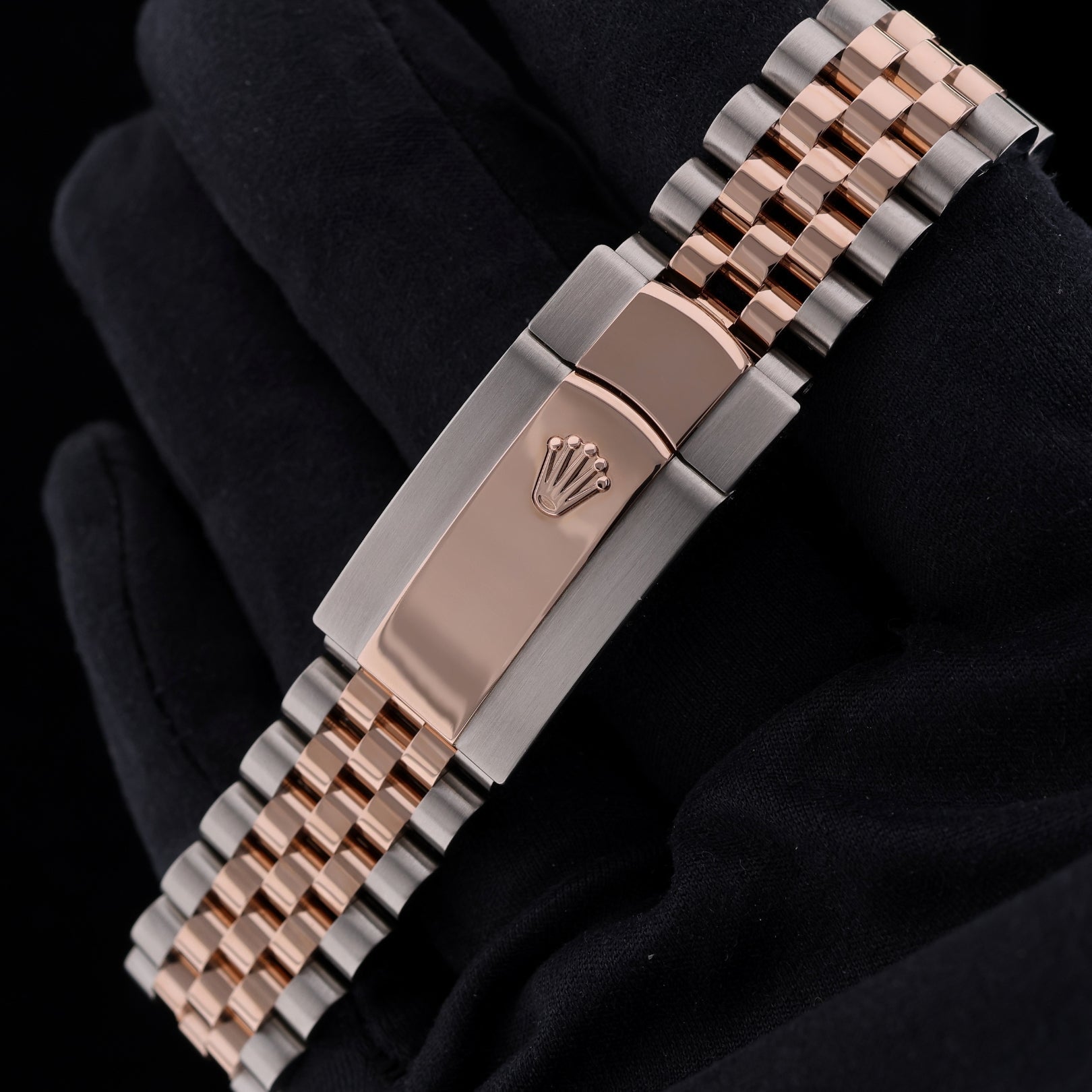 Rolex Datejust 41, Sundust Dial, Jubilee, Ref. 126301, 12-2021, B+P - LUXUHRIA