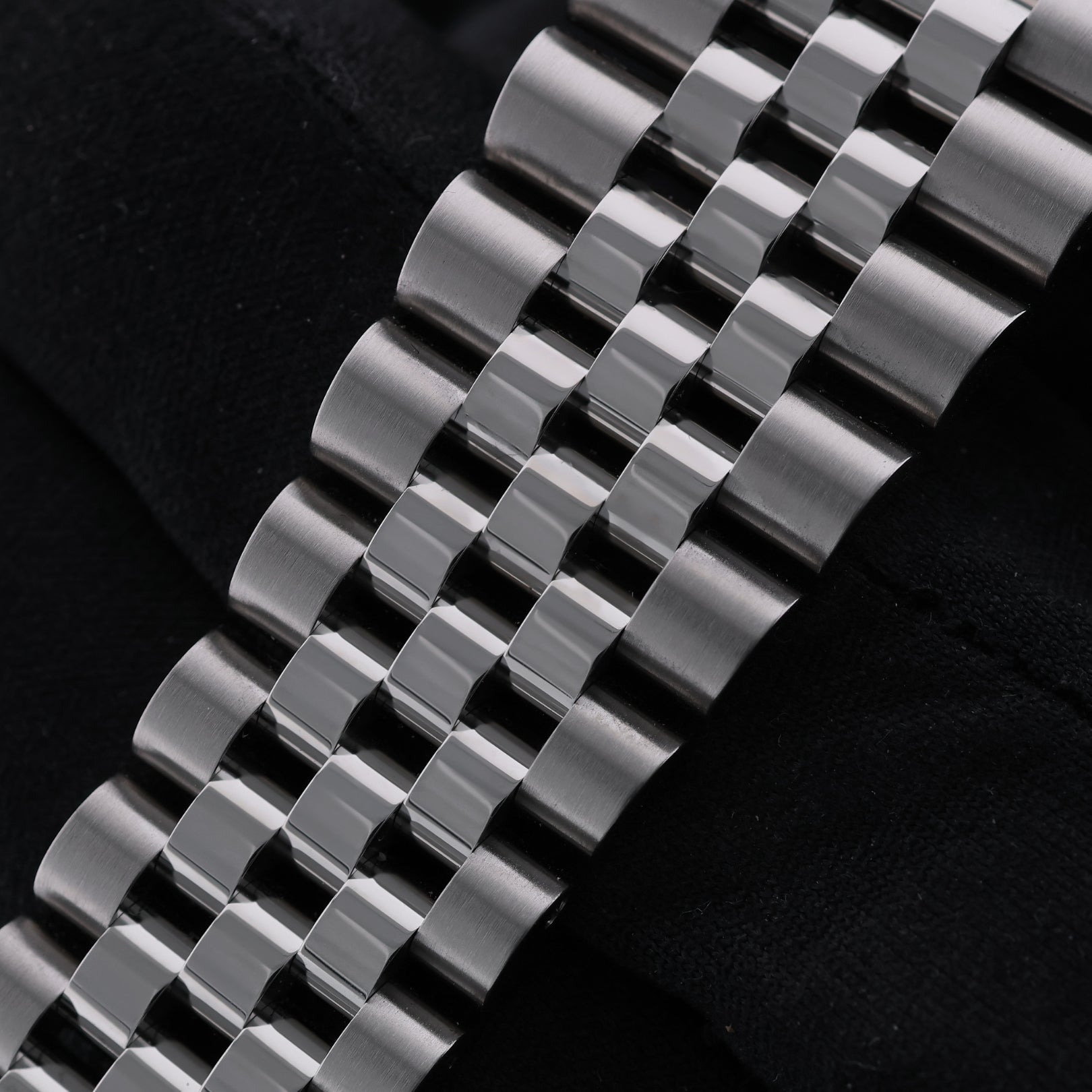 Rolex Datejust 41, Weissgold/Stahl, Schwarz, Jubilee - Armband, Ref. 126334, B+P - LUXUHRIA