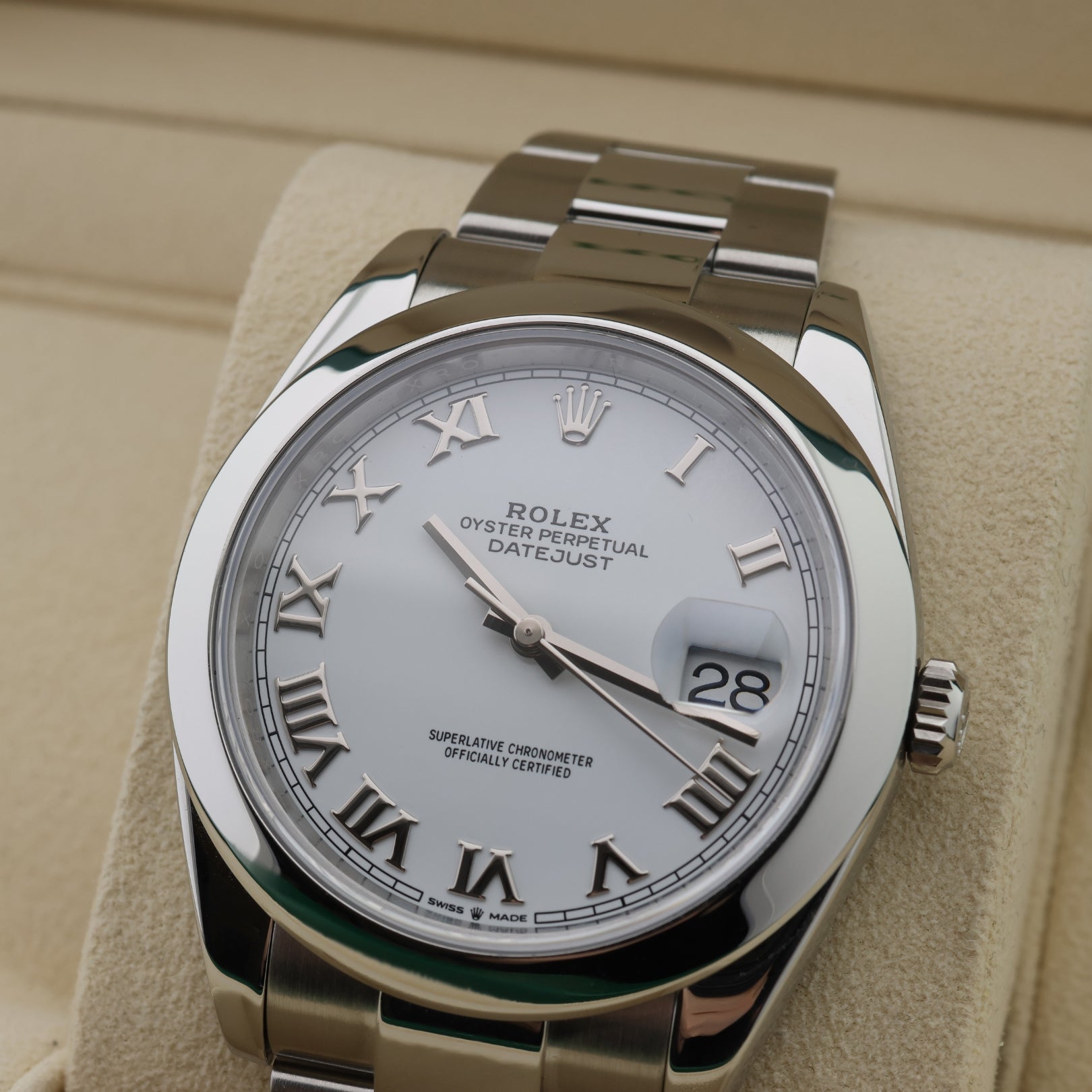 Rolex Datejust 41, White Roman Dial, Oyster, Rolex - Service 10 - 2025, Ref. 126300, 10 - 2019, B+P - LUXUHRIA
