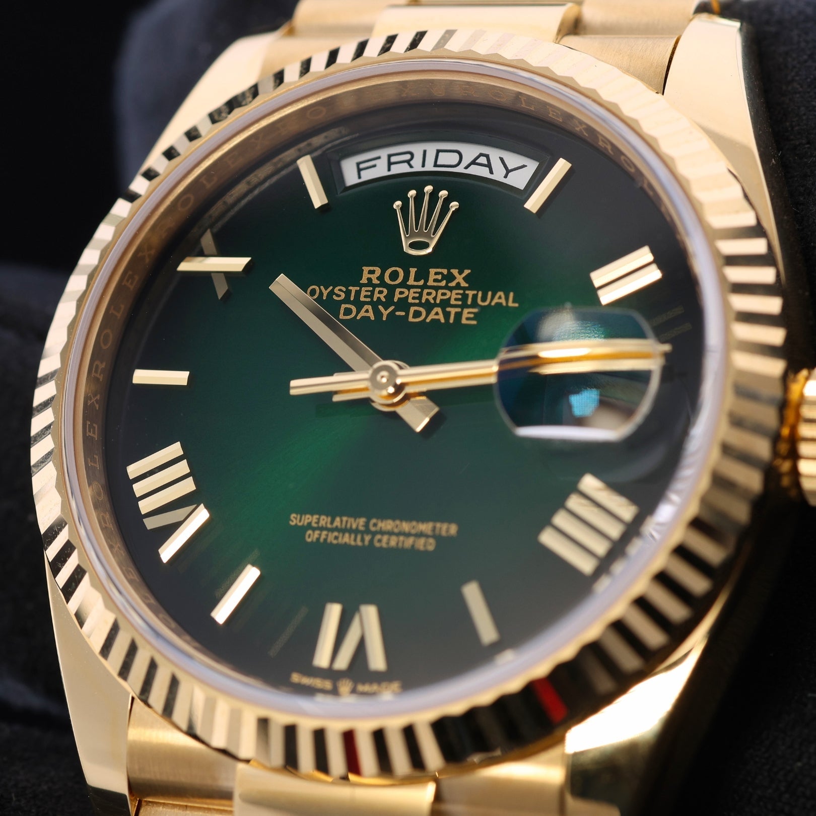 Rolex Day - Date 36, Gelbgold, Ombre Green Dial, Ref. 128238, 2025, B+P - LUXUHRIA