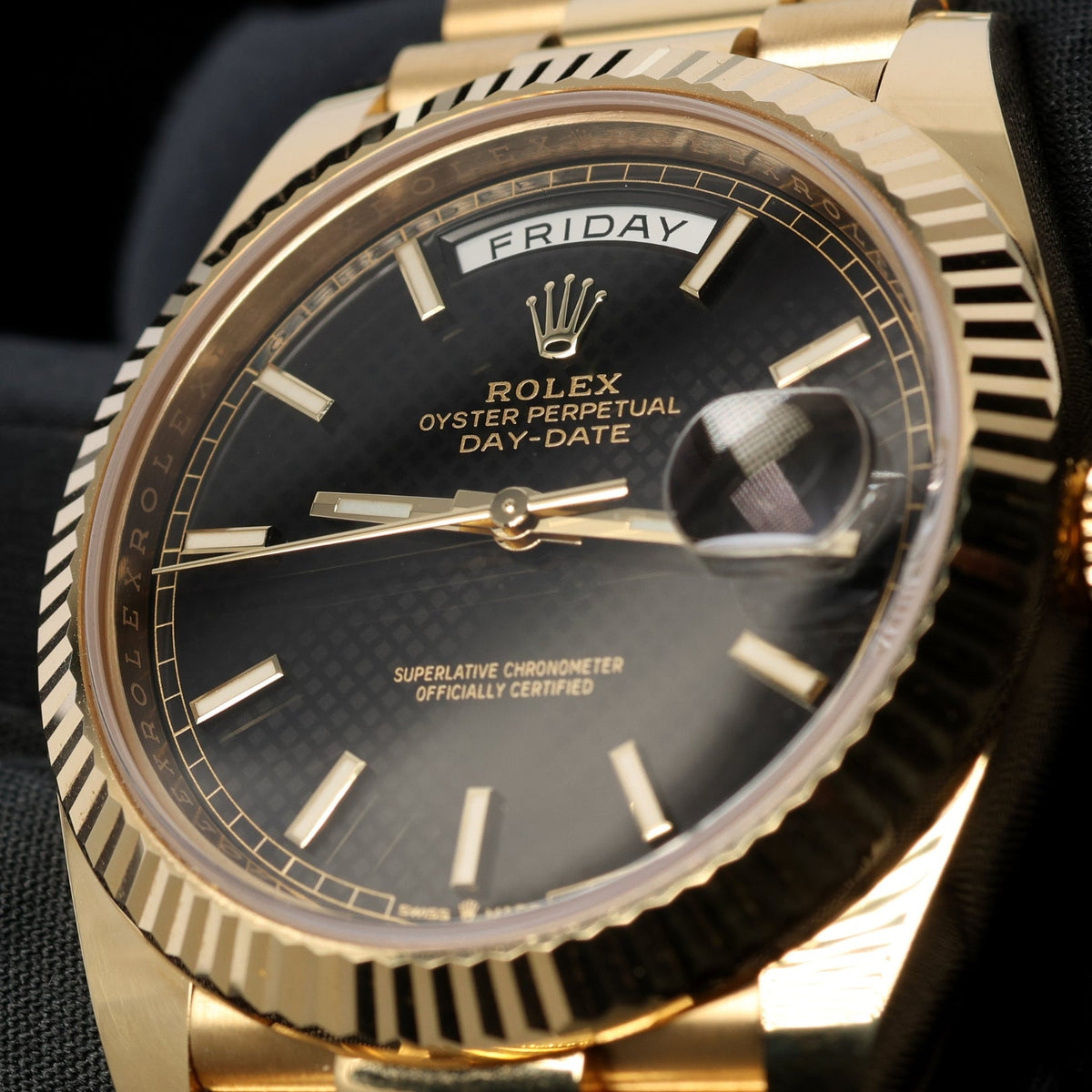 Rolex Day-Date 40, Black Motif Dial, Gelbgold, Ref. 228238, 2021, B+P - LUXUHRIA