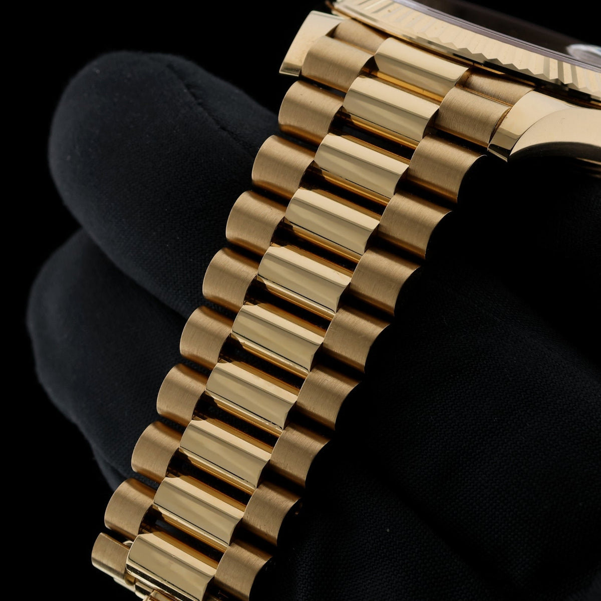 Rolex Day-Date 40, Black Motif Dial, Gelbgold, Ref. 228238, 2021, B+P - LUXUHRIA