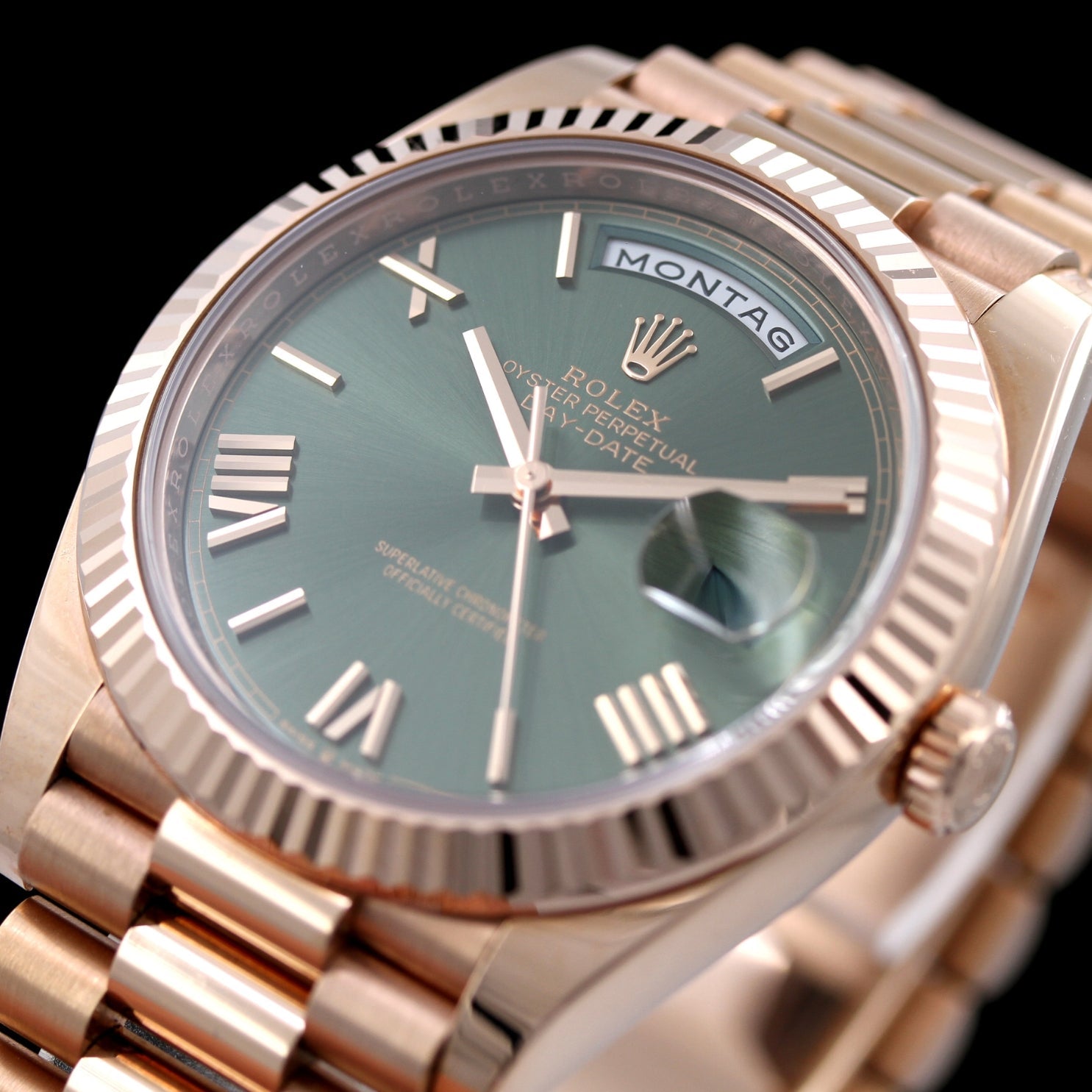 Rolex Day - Date 40, Everose Gold, Olive Green Dial, Rolex - Service 06 - 2024, Ref. 228235, B+P - LUXUHRIA