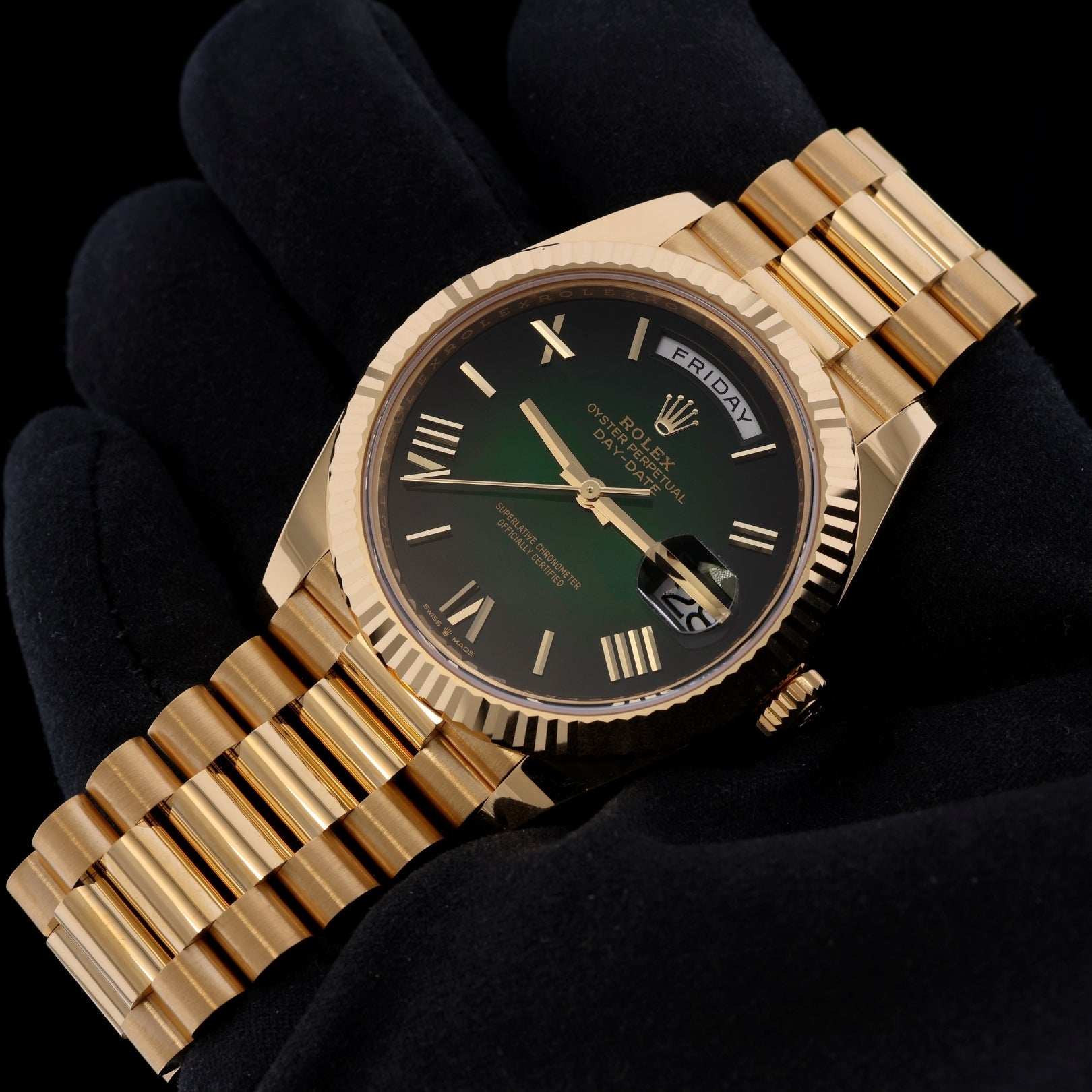 Rolex Day - Date 40, Ombre Green Dial, Gelbgold, Ref. 228238, 11 - 2024, B+P - LUXUHRIA