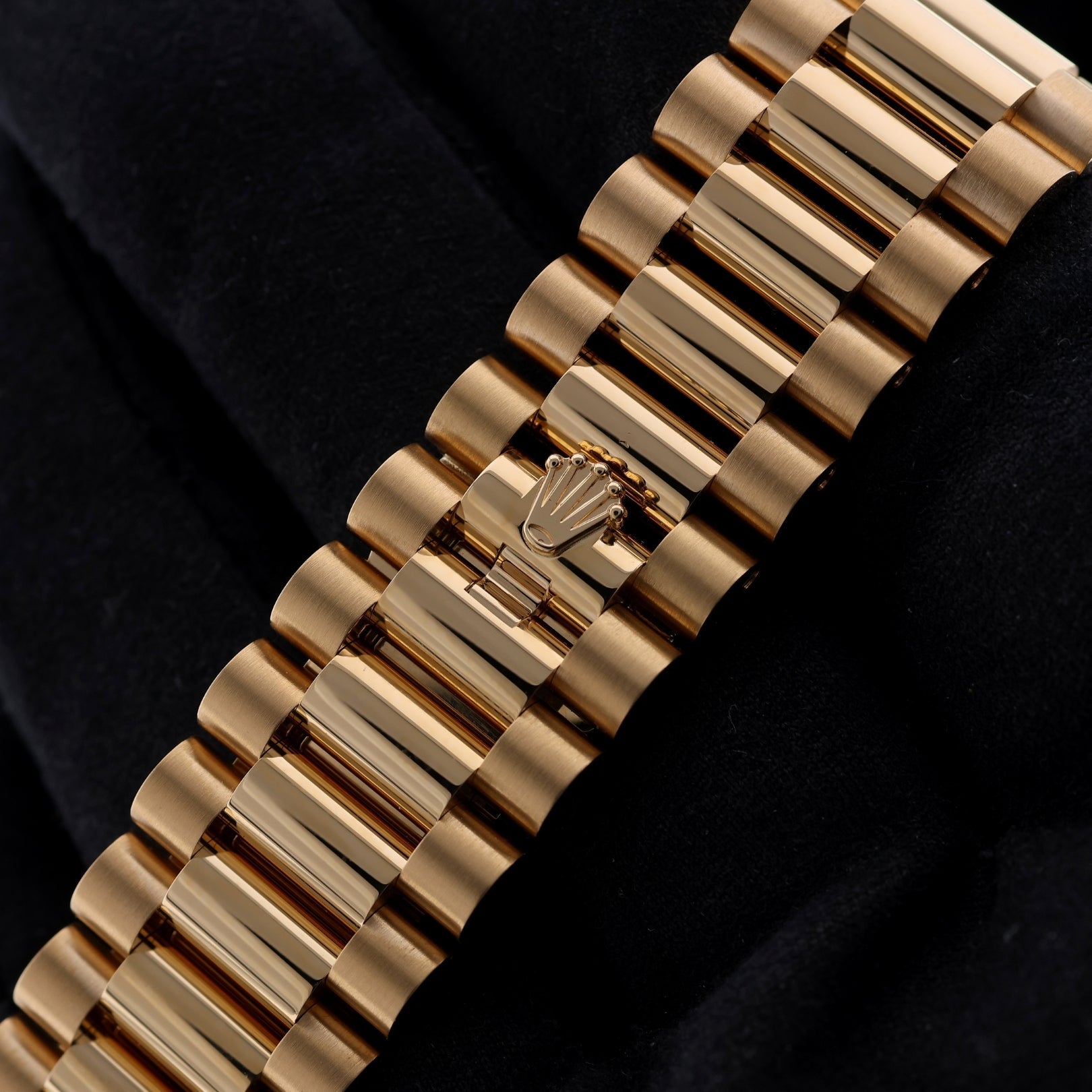 Rolex Day - Date 40, Ombre Green Dial, Gelbgold, Ref. 228238, 11 - 2024, B+P - LUXUHRIA