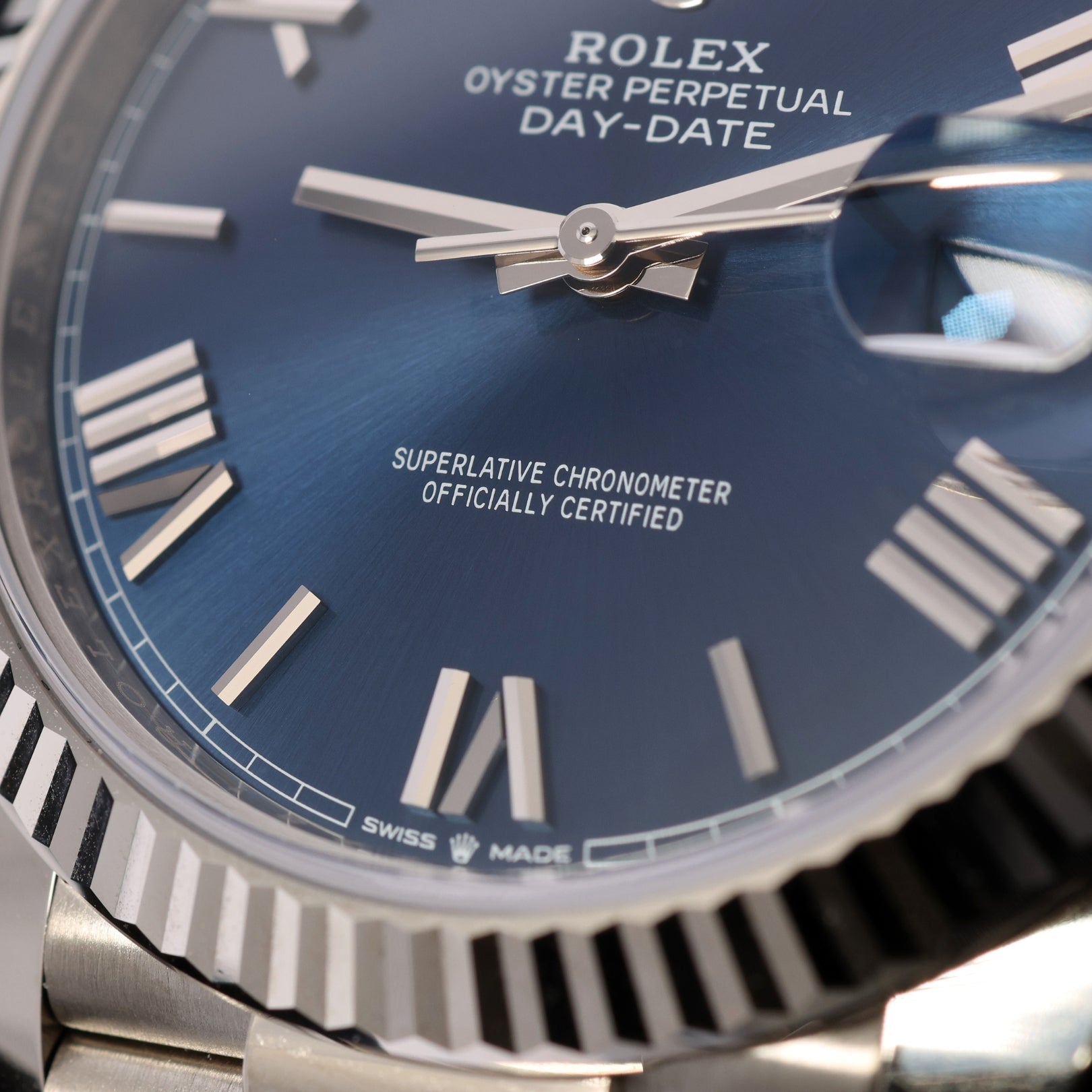 Rolex Day-Date 40, Weißgold, Blue Roman Dial, Ref. 228239, 2021, B+P - LUXUHRIA