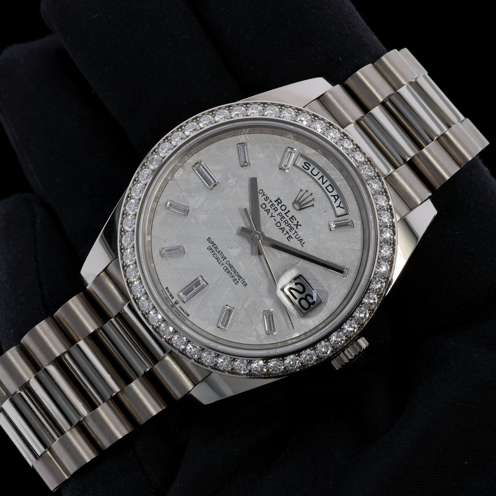 Rolex Day - Date 40, Weißgold mit Diamanten, Meteorite, Ref. 228349RBR, 2022, B+P - LUXUHRIA