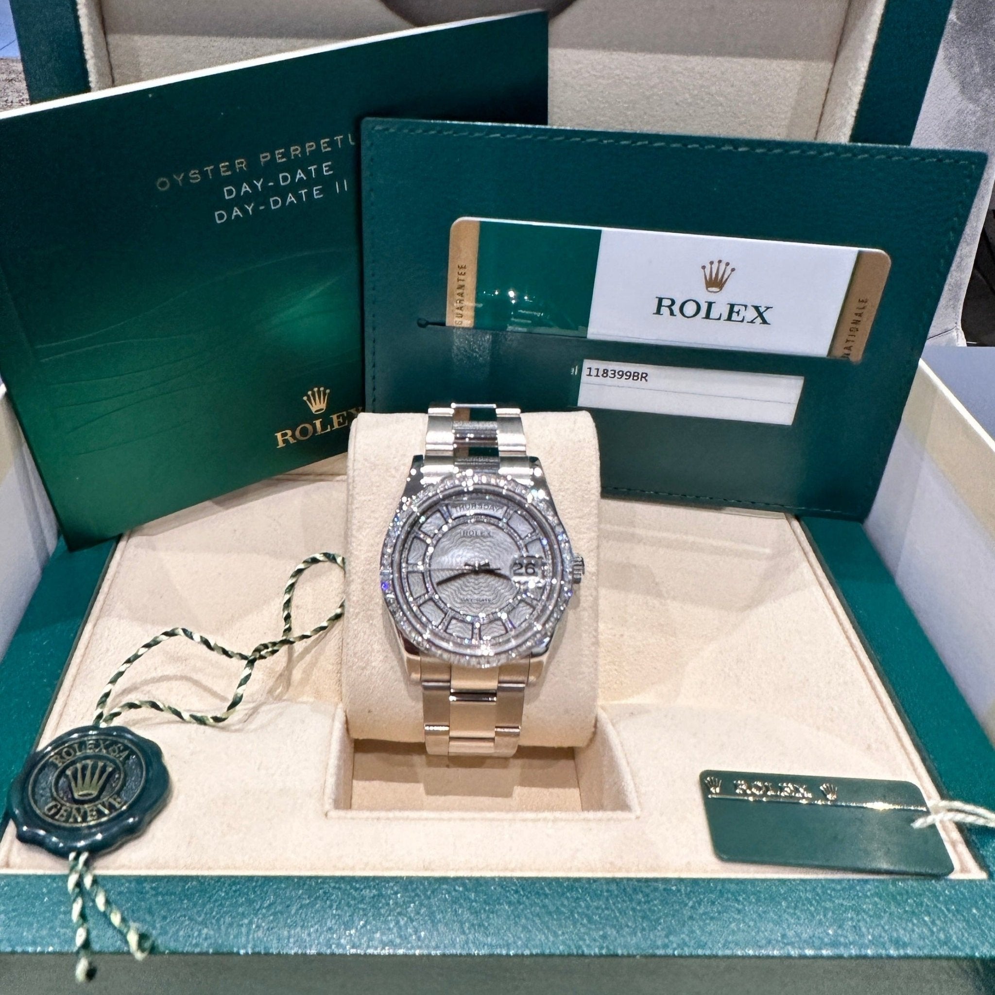 Rolex Day-Date, MOP, Diamanten Set, Perlmutt, 118399BR, LC100, Box+Pap. - LUXUHRIA