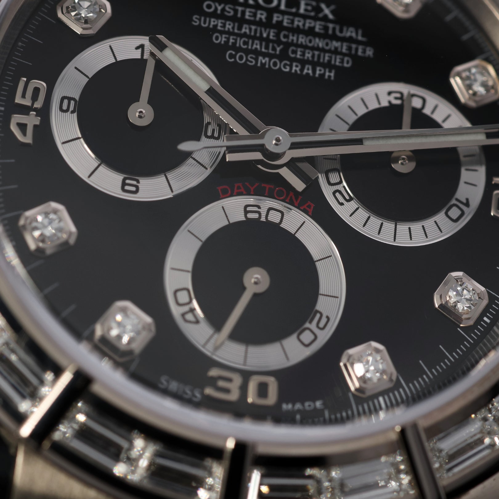 Rolex Daytona, Baguette Bezel Diamond Dial, Kautschuk - und Lederarmband, Service 2025, Ref. 116589BR, mit Box - LUXUHRIA