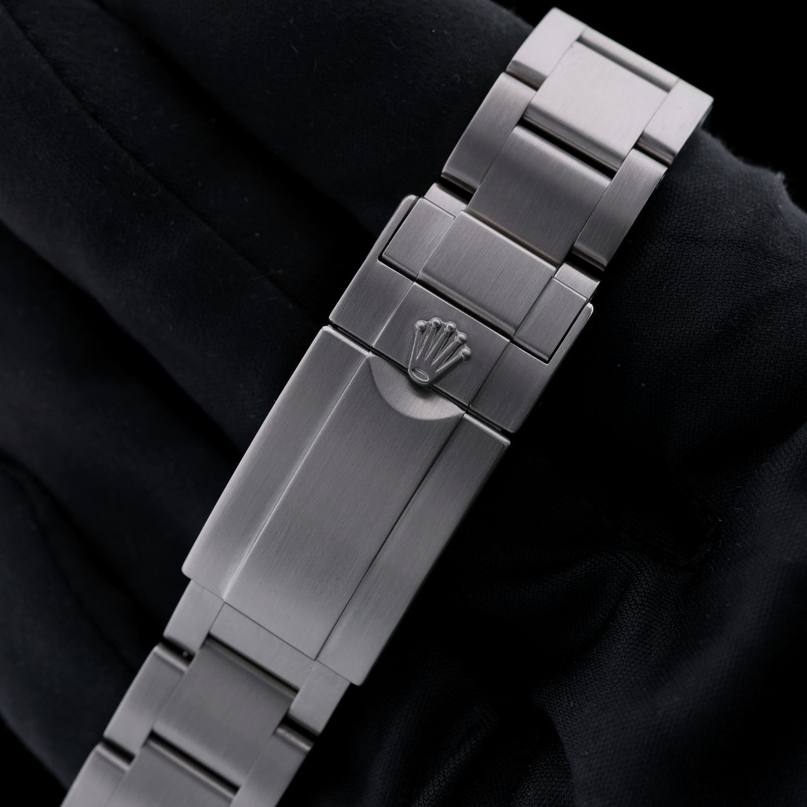 Rolex Explorer II, Black Dial, Rolex Service 2025, LC100, Ref. 216570, 2014, B+P - LUXUHRIA