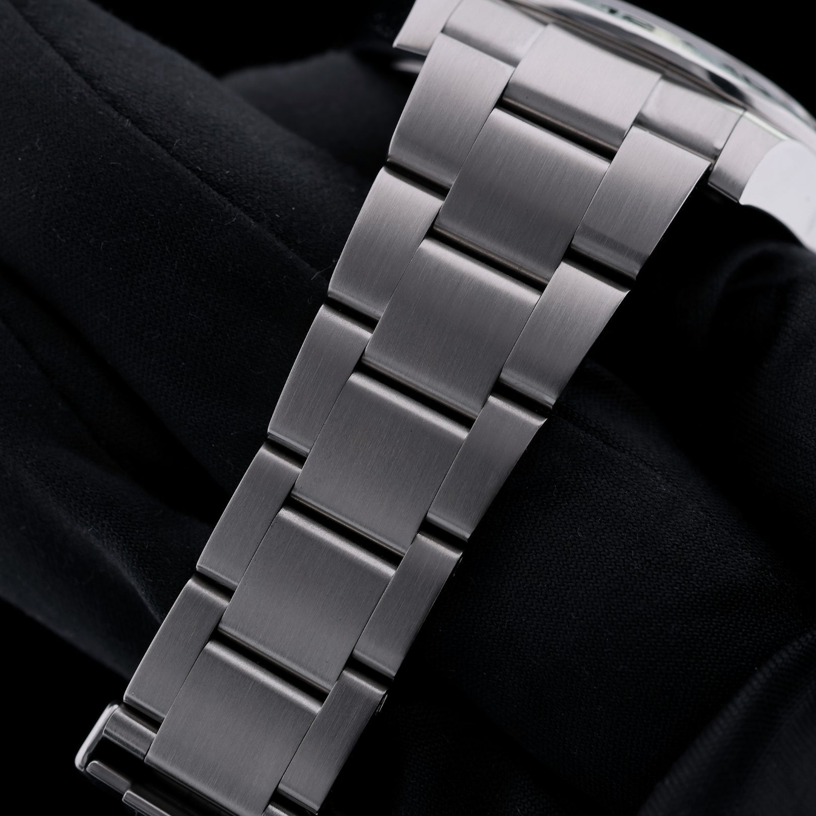 Rolex Explorer II, Black Dial, Rolex Service 2025, LC100, Ref. 216570, 2014, B+P - LUXUHRIA