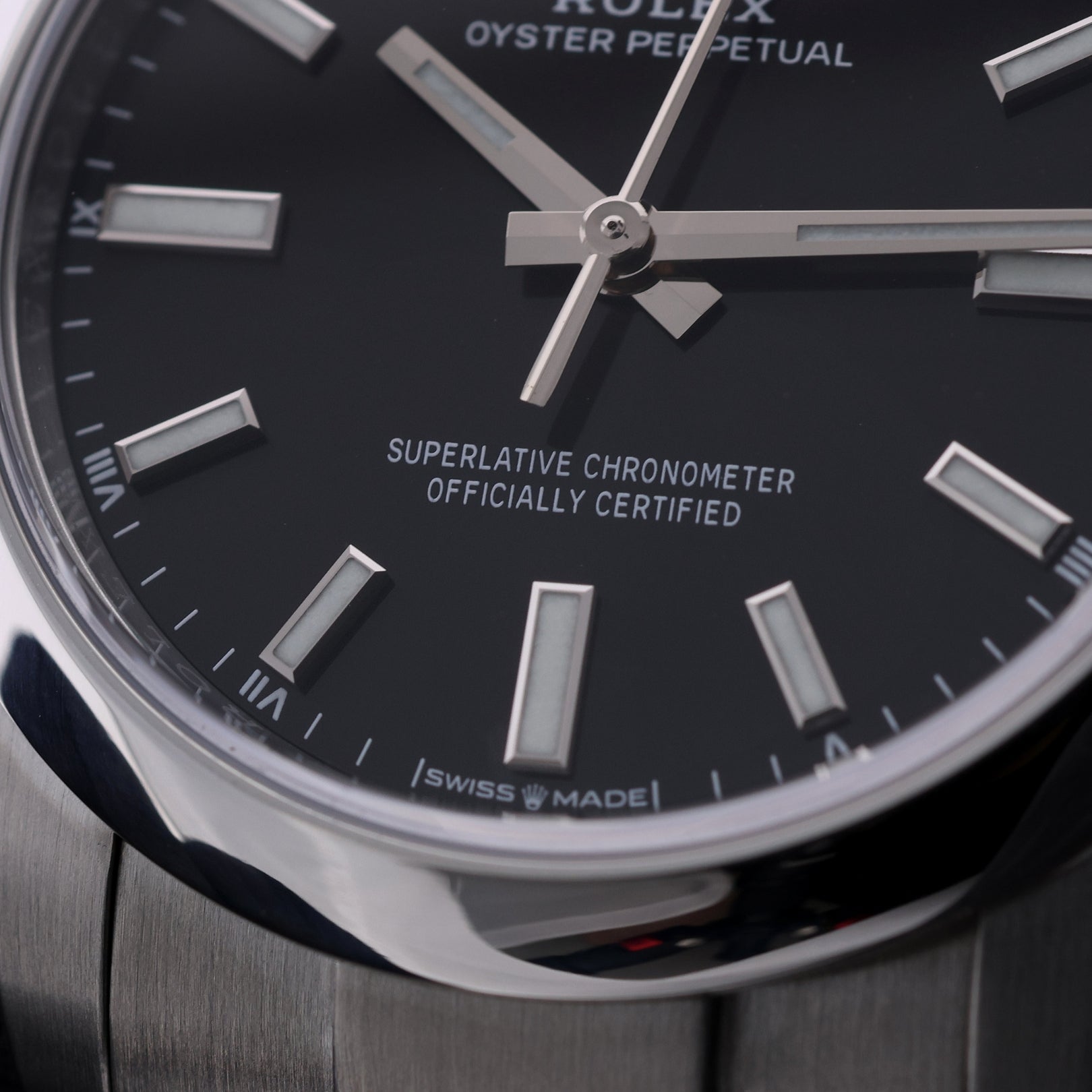 Rolex Oyster Perpetual 34, Black Dial, Oyster, Ref. 124200, 2024, B+P - LUXUHRIA