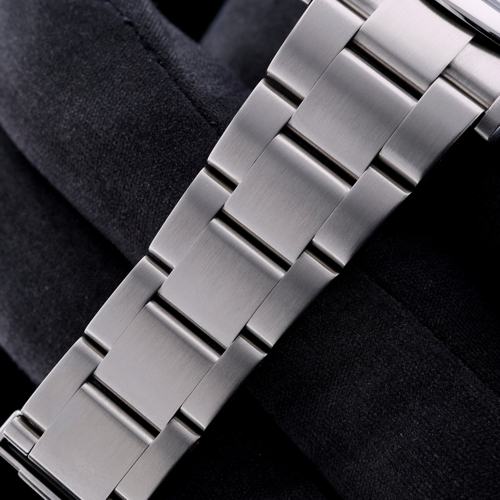 Rolex Oyster Perpetual 36, Black Dial, Edelstahl, Ref. 126000, 2023, B+P - LUXUHRIA