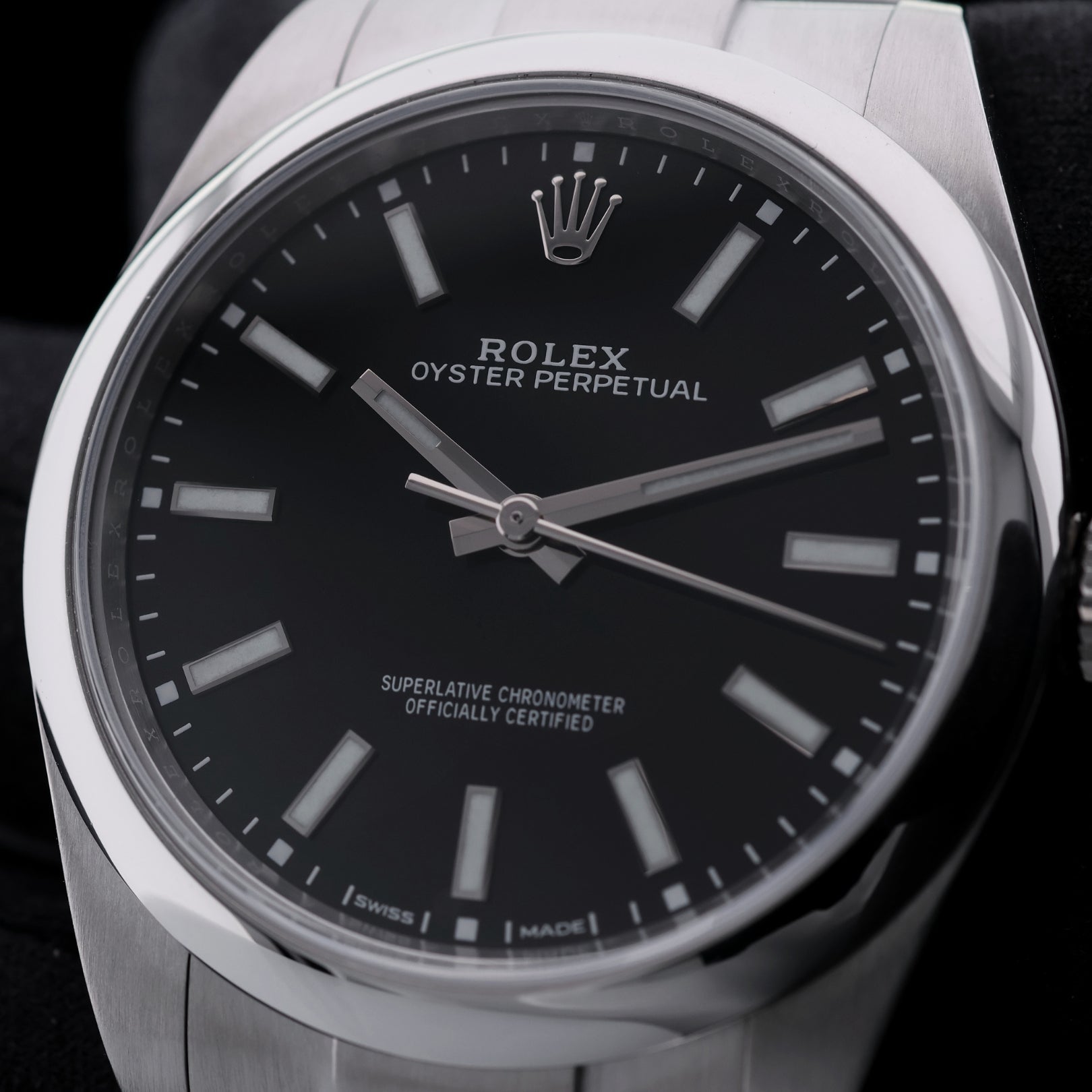 Rolex Oyster Perpetual 39, Black Dial, Ref. 114300, 07 - 2018, B+P - LUXUHRIA