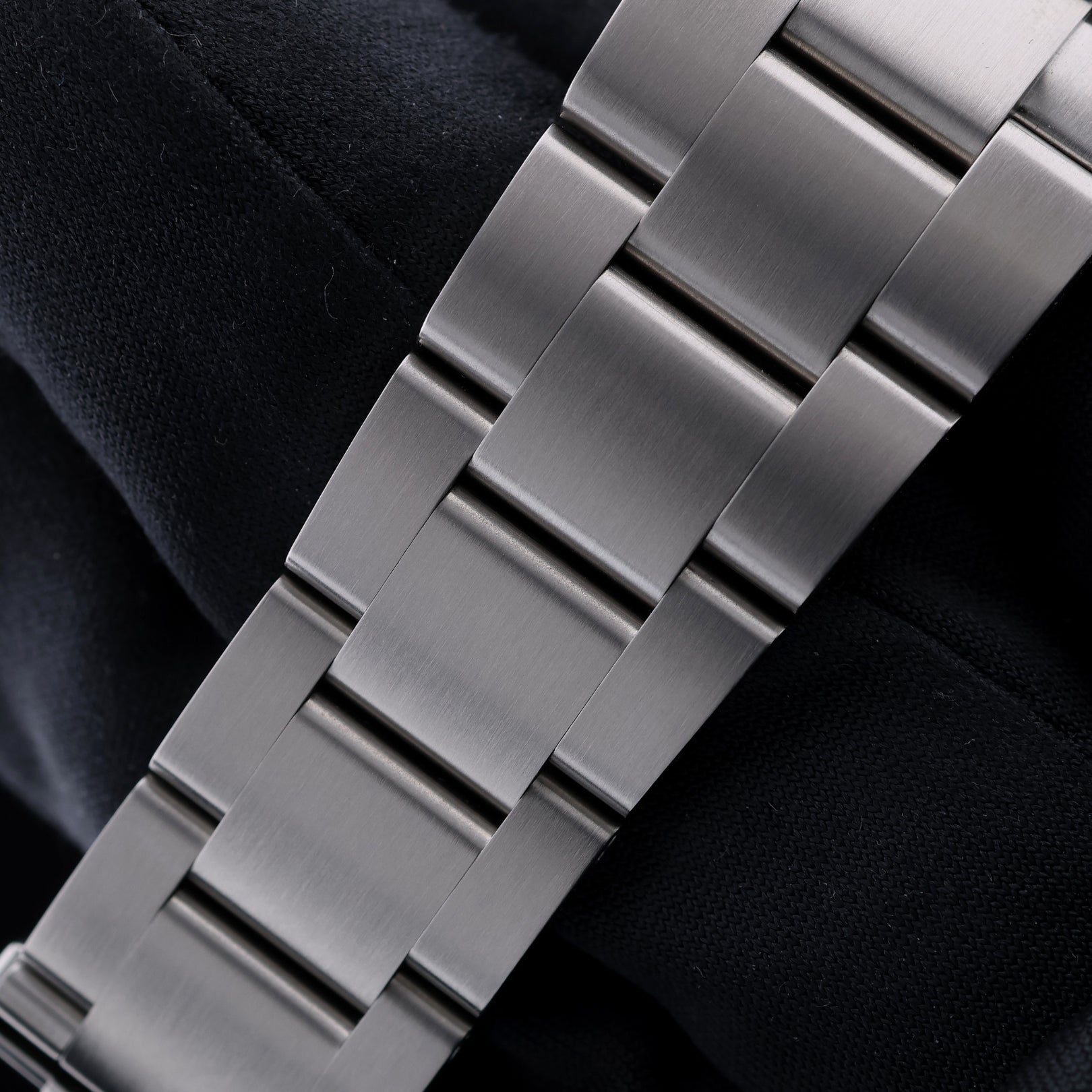 Rolex Oyster Perpetual 41, Beige Dial, ungetragen, Ref. 134300, 2025, B+P - LUXUHRIA