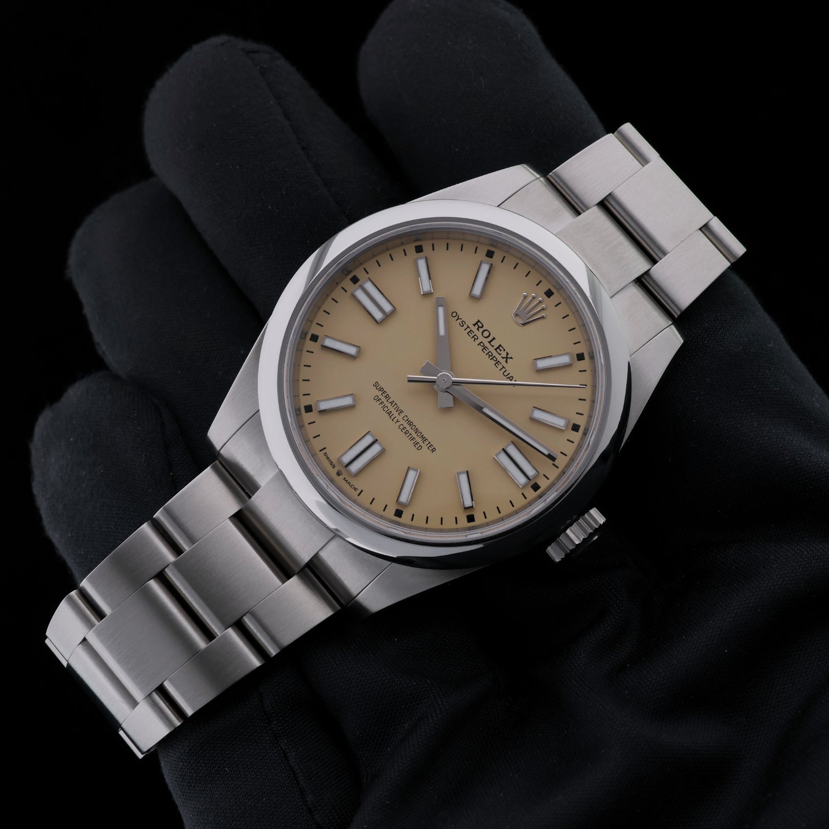 Rolex Oyster Perpetual 41, Beige Dial, ungetragen, Ref. 134300, 2025, B+P - LUXUHRIA