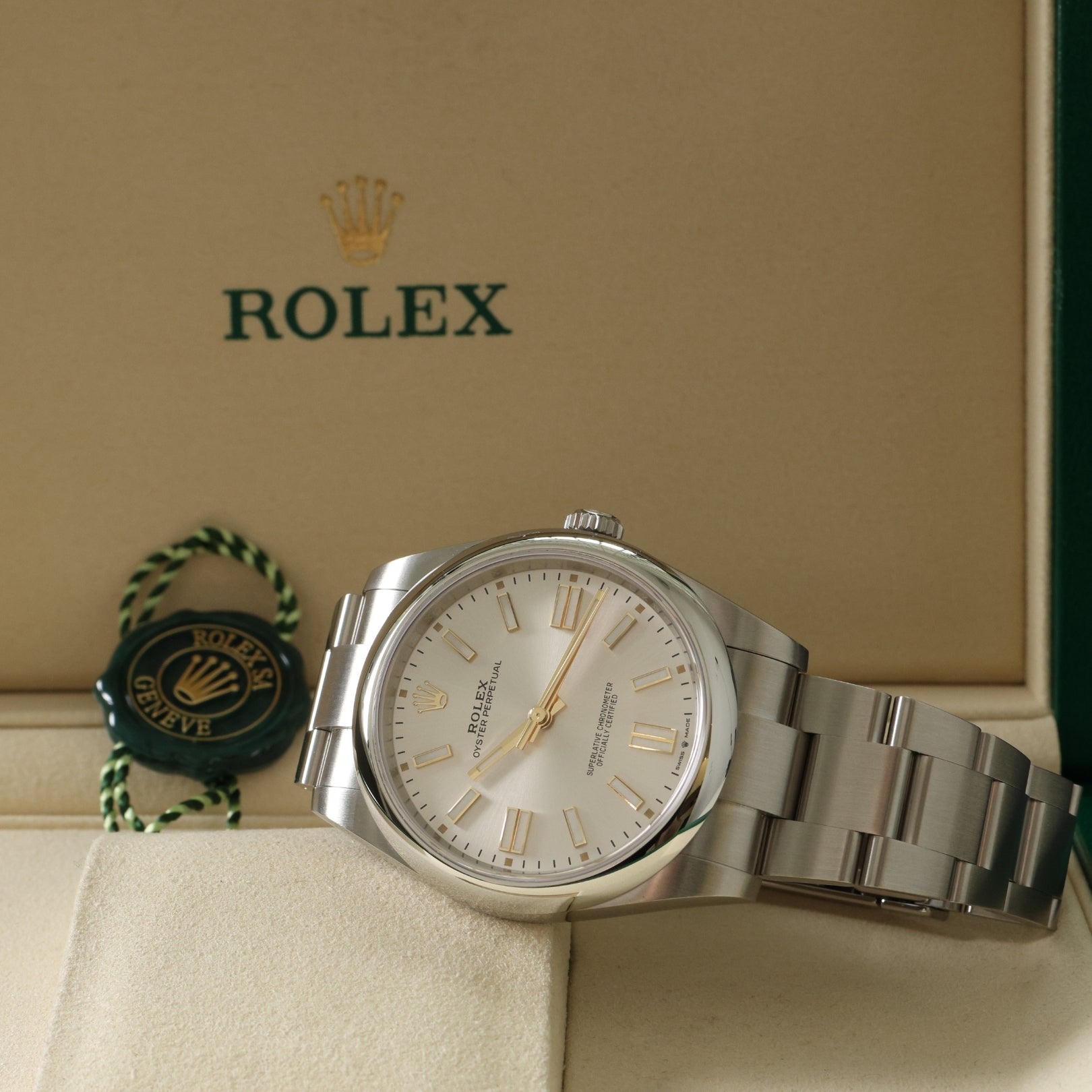 Rolex Oyster Perpetual 41, Silver Dial, LC100, Ref. 124300, 2025, B+P - LUXUHRIA