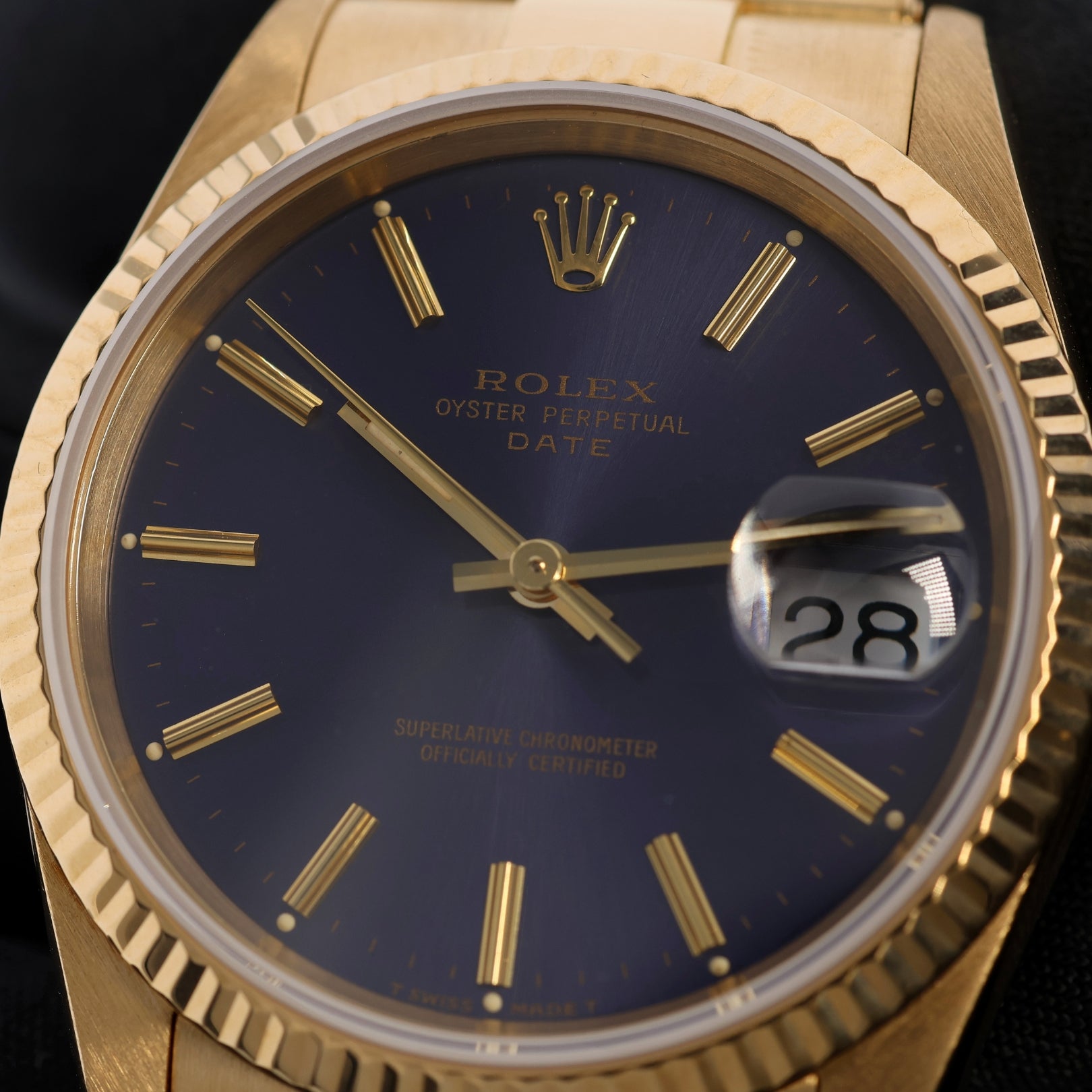 Rolex Oyster Perpetual Date 34 mm, Purple Blue Dial, T Swiss Made T, Vollgold, Ref. 15238, 02 - 1993, B+P - LUXUHRIA