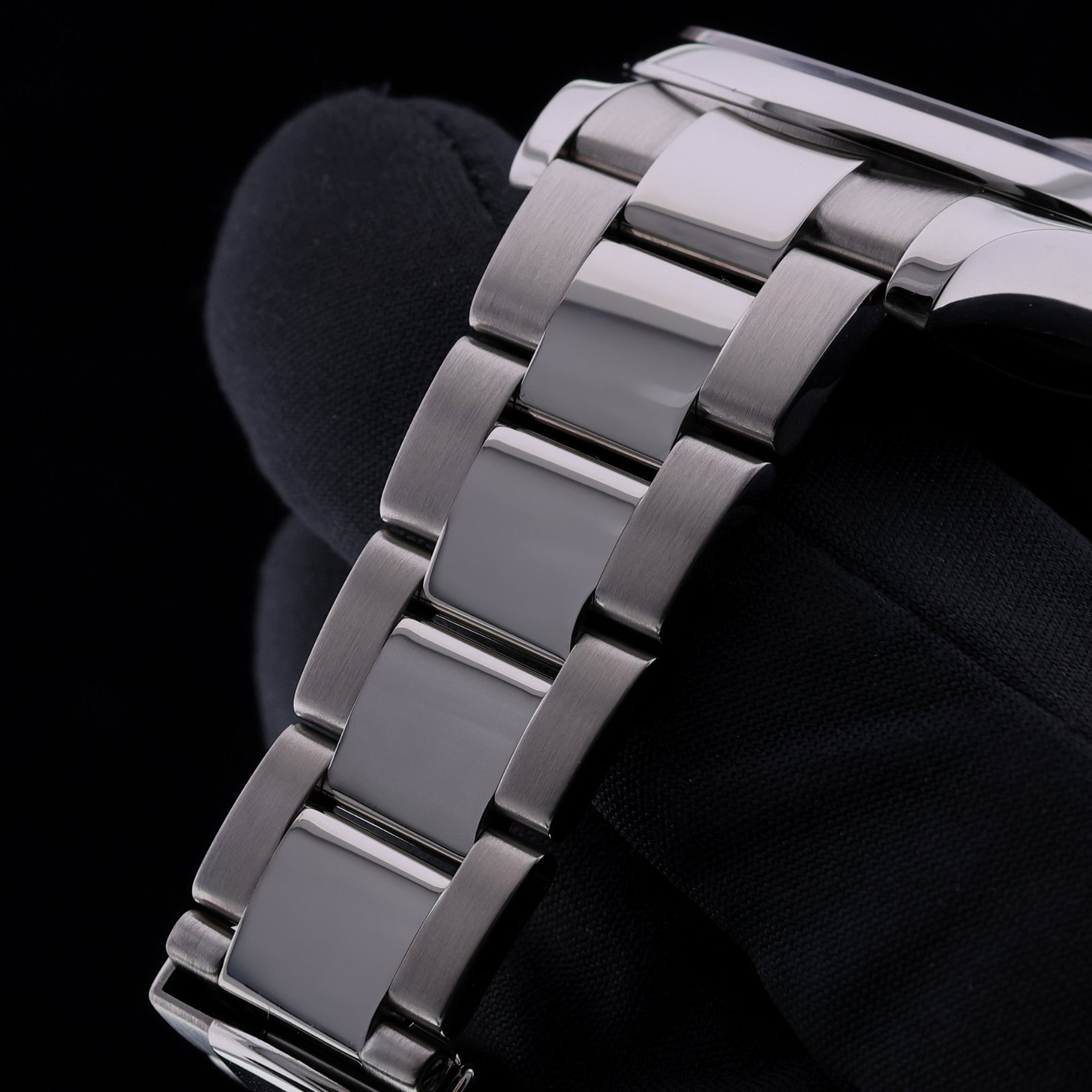Rolex Oyster Perpetual Date, Silver Dial, Service 2025, Ref. 115200, 2015, B+P - LUXUHRIA