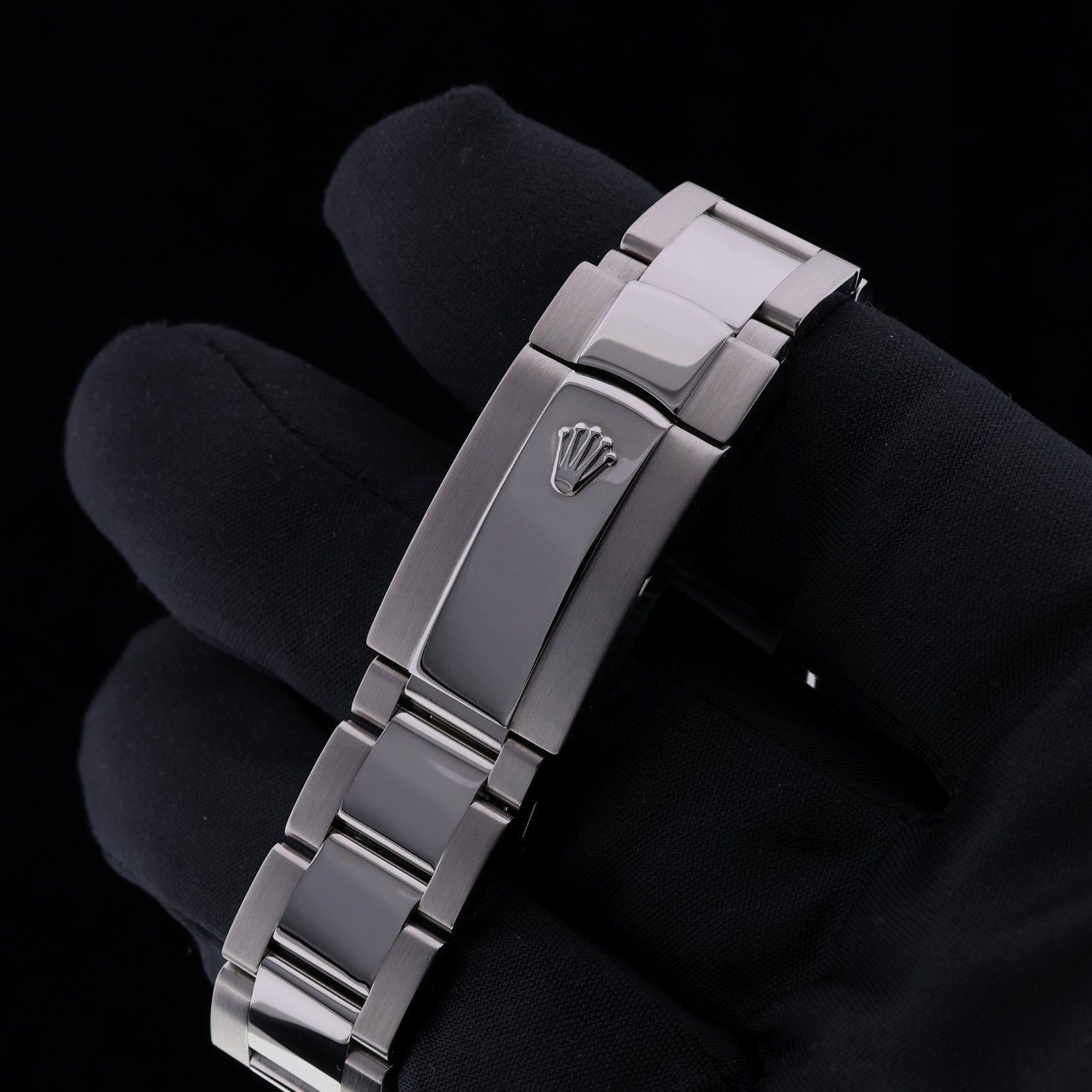 Rolex Oyster Perpetual Date, Silver Dial, Service 2025, Ref. 115200, 2015, B+P - LUXUHRIA