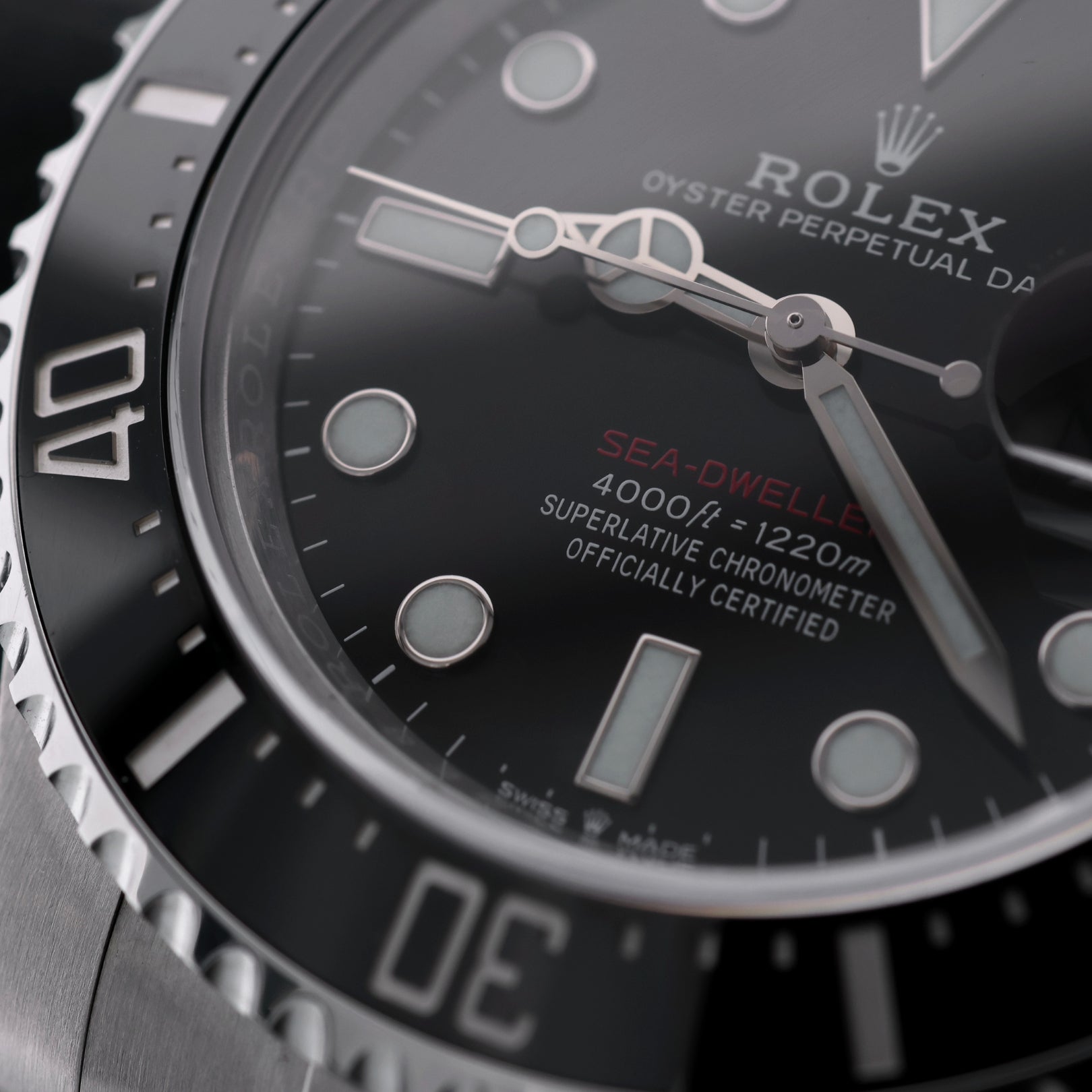 Rolex Sea - Dweller, "Single Red", Oyster, 43mm, Ref. 126600, 2022, B+P - LUXUHRIA