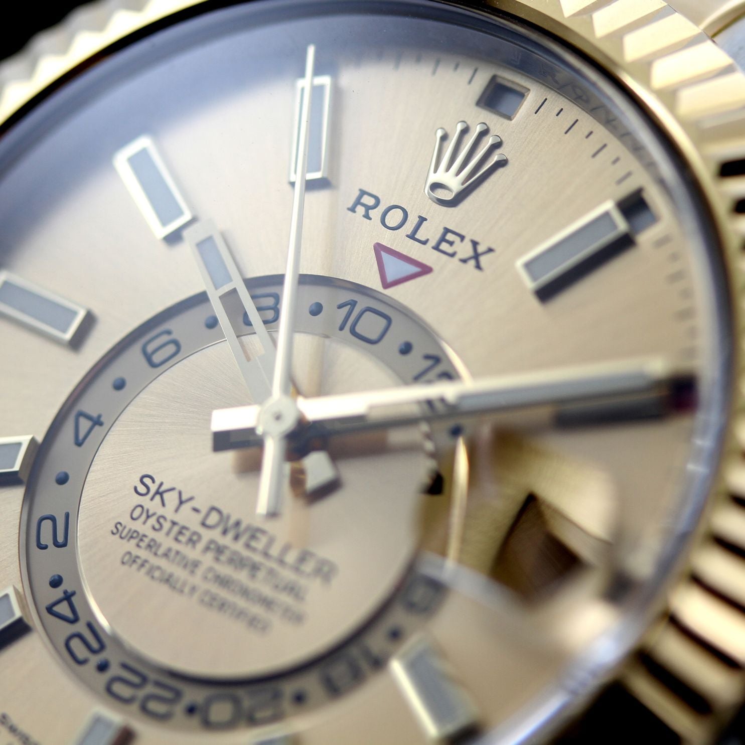 Rolex Sky-Dweller 42mm, Bicolor, Ref. 326933, Papiere+Box - LUXUHRIA