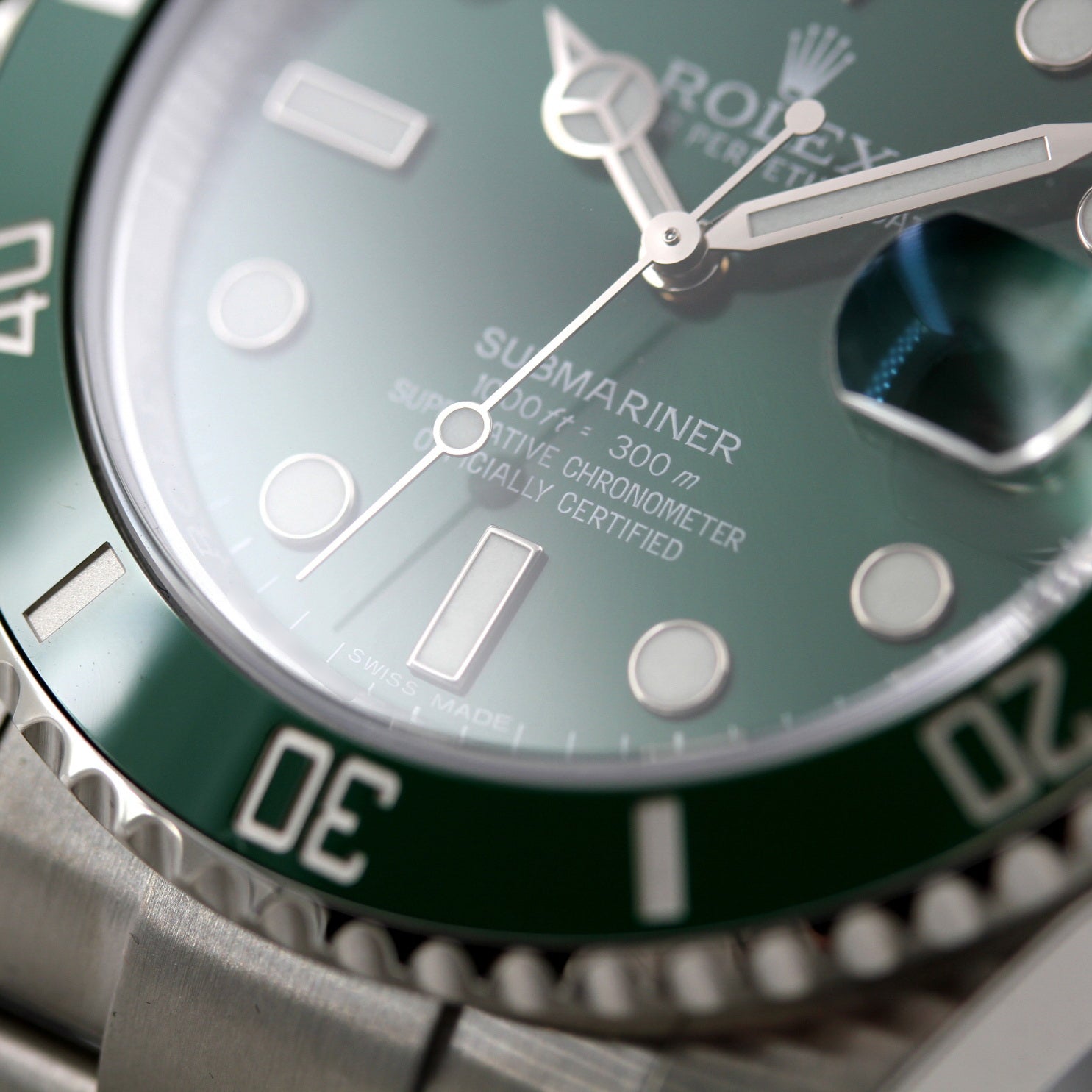 Rolex Submariner Date "Hulk" 40mm, Grün Keramic, Ref. 116610LV, 10 - 2016/LC100, foliert/verklebt, B+P - LUXUHRIA