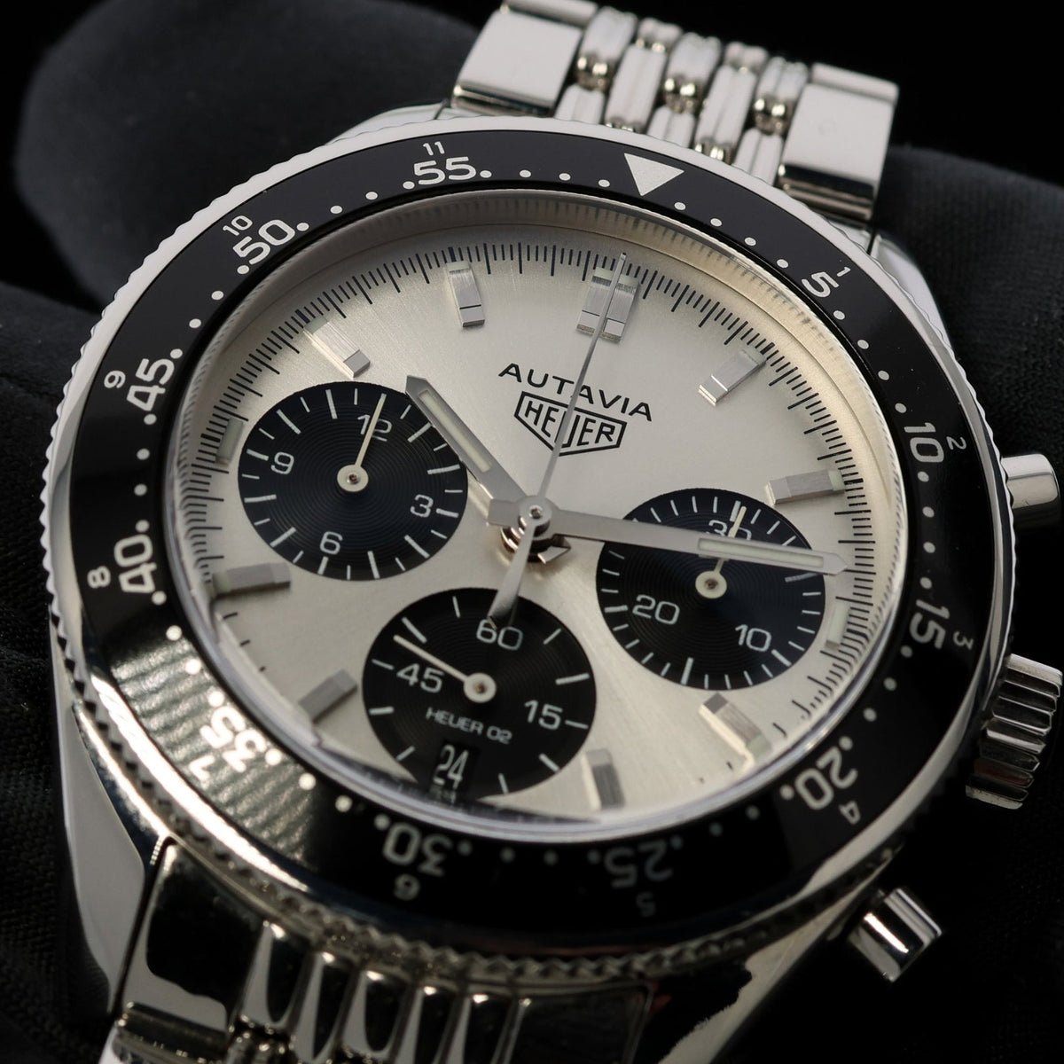 TAG Heuer Autavia, Jack Heuer 85th Birthday Edition, Ref. CBE2111.BA0687, 08-2018, B+P - LUXUHRIA