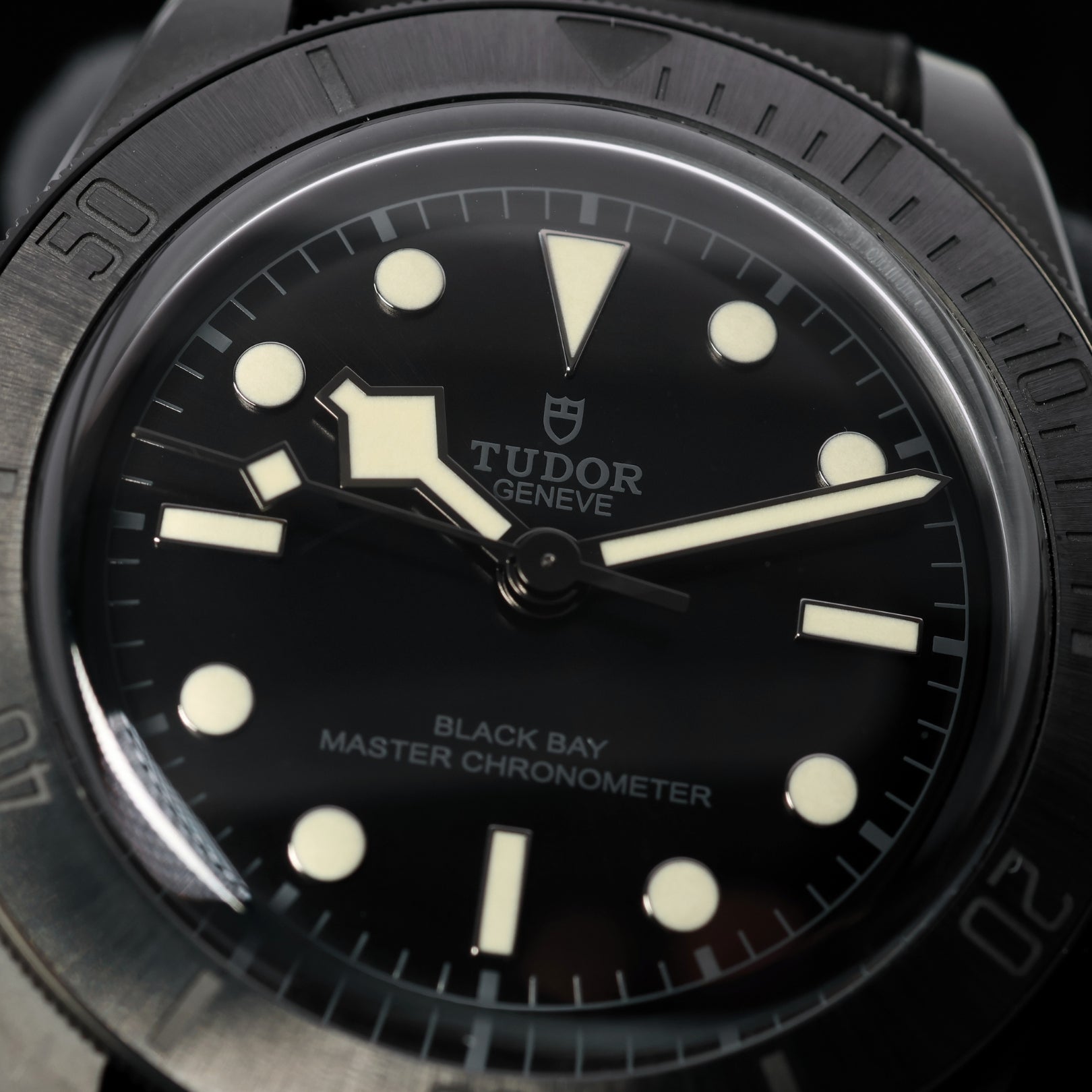 Tudor Black Bay Ceramic, Hybrid - und Textilarmband , Ref. 79210CNU, 12 - 2022, B+P - LUXUHRIA