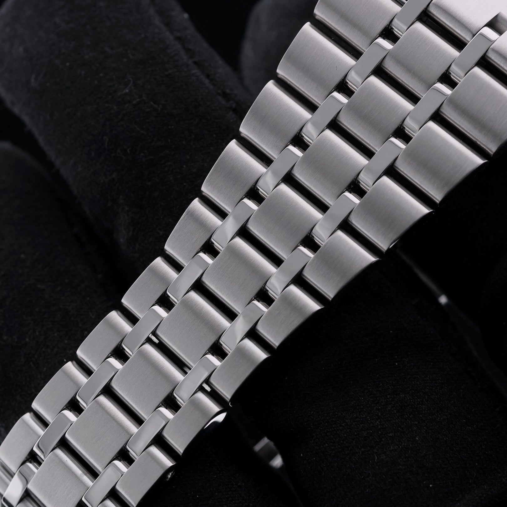 Tudor Royal, Blue Dial, 41mm, Ref. M28600 - 0005, 2025, B+P - LUXUHRIA